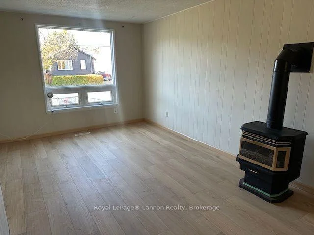 Photo 21 of 41 Machar Avenue, Thunder Bay, Court / Cumberland — HOMEH