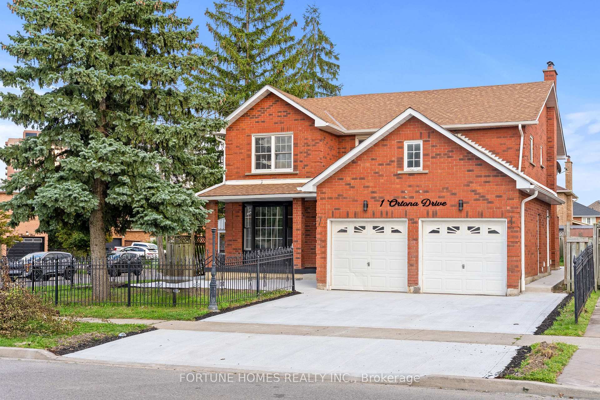 Photo 3 of 1 Ortona Drive, Brampton, Fletcher's Creek South — HOMEH