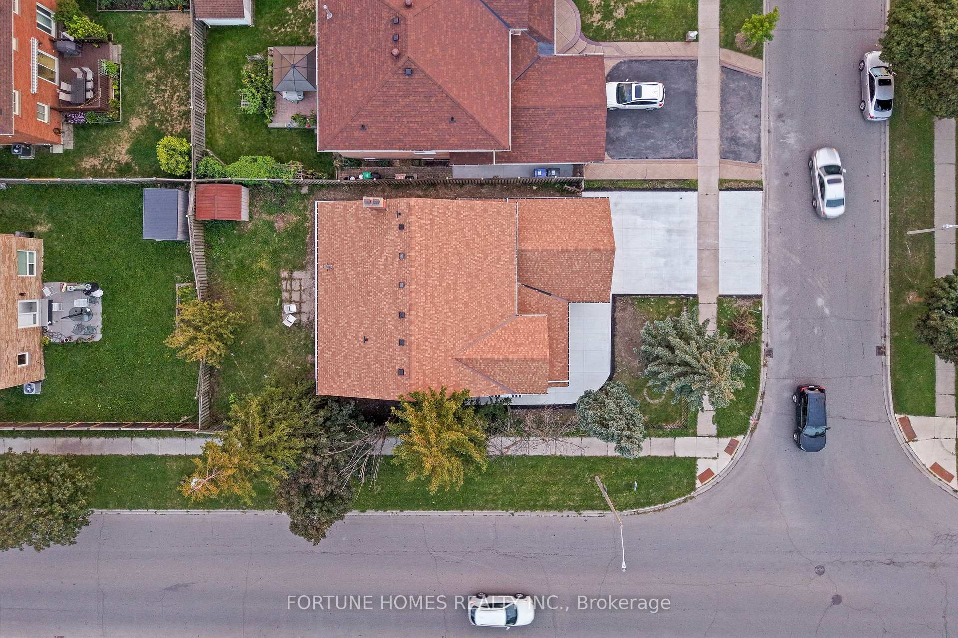 Photo 6 of 1 Ortona Drive, Brampton, Fletcher's Creek South — HOMEH