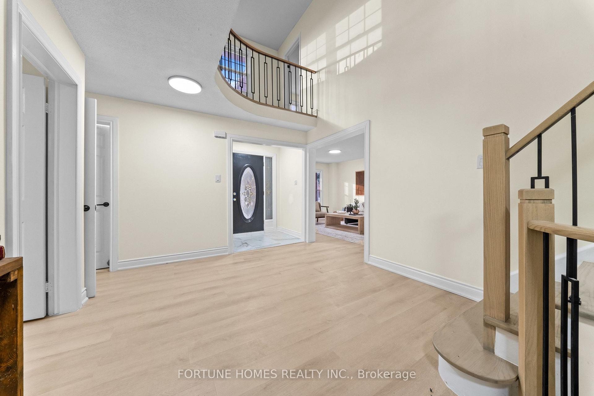 Photo 9 of 1 Ortona Drive, Brampton, Fletcher's Creek South — HOMEH