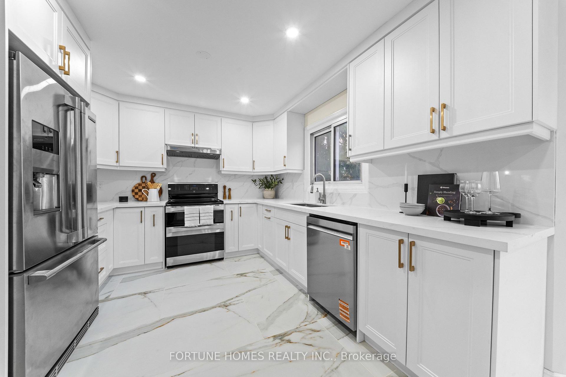 Photo 15 of 1 Ortona Drive, Brampton, Fletcher's Creek South — HOMEH