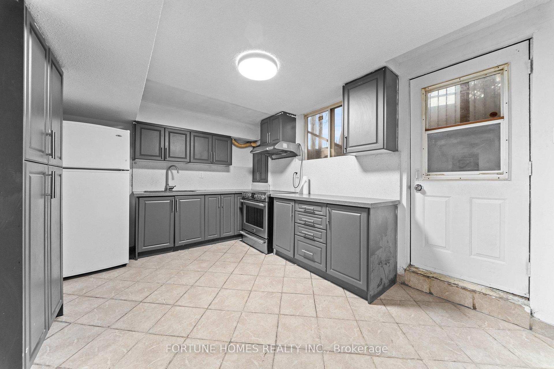 Photo 33 of 1 Ortona Drive, Brampton, Fletcher's Creek South — HOMEH