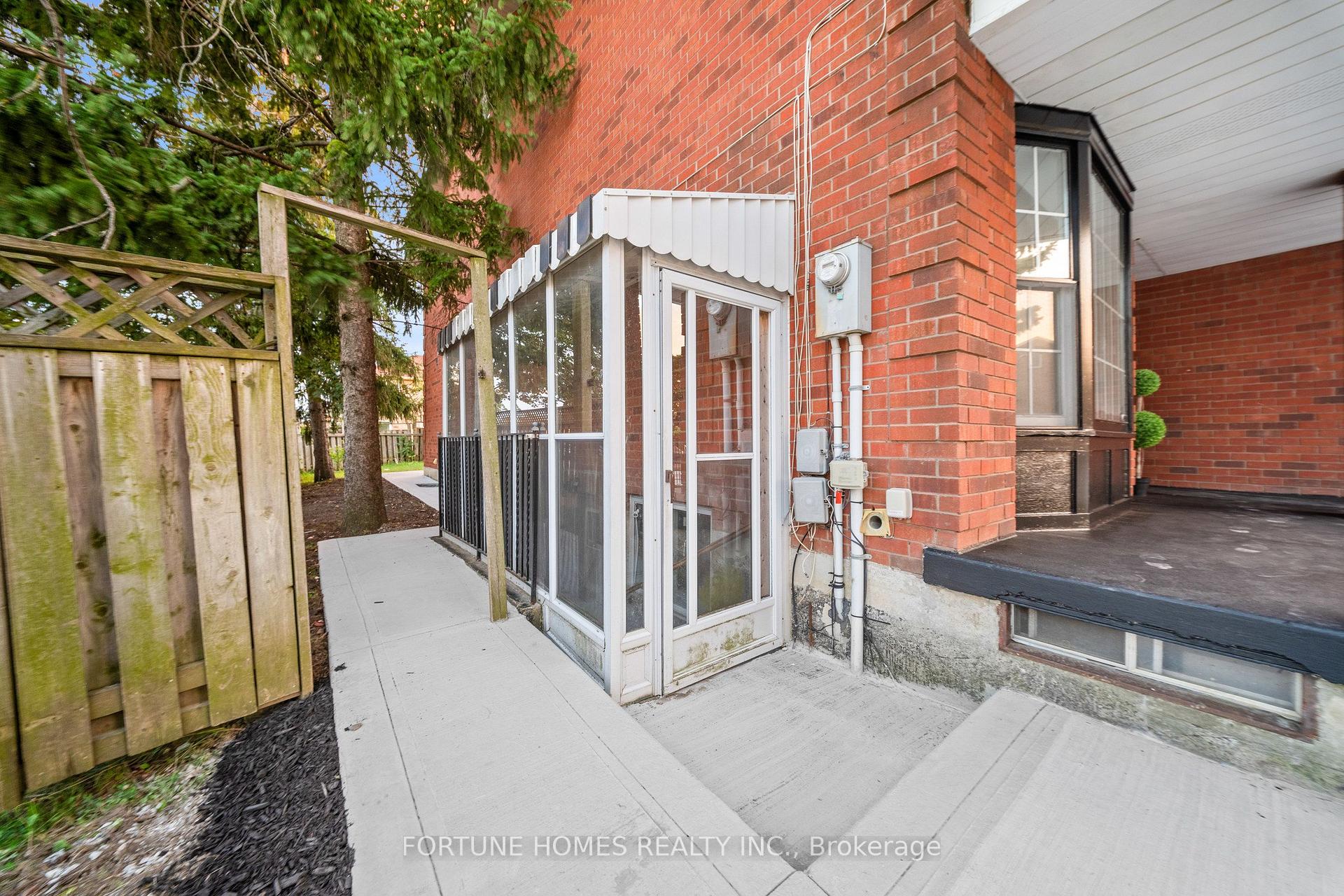Photo 38 of 1 Ortona Drive, Brampton, Fletcher's Creek South — HOMEH