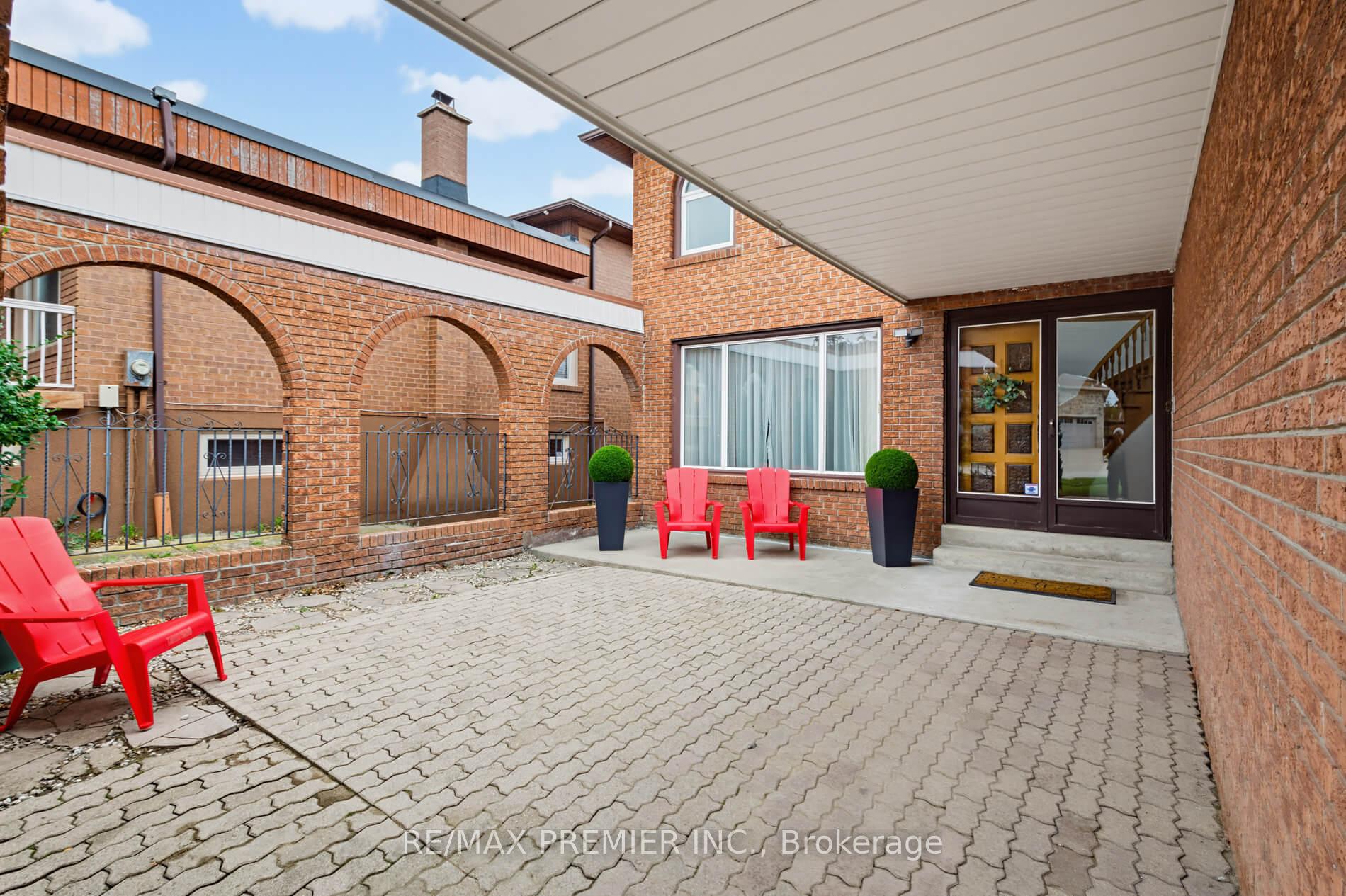 Photo 2 of 33 Houston Road, Vaughan, West Woodbridge — HOMEH