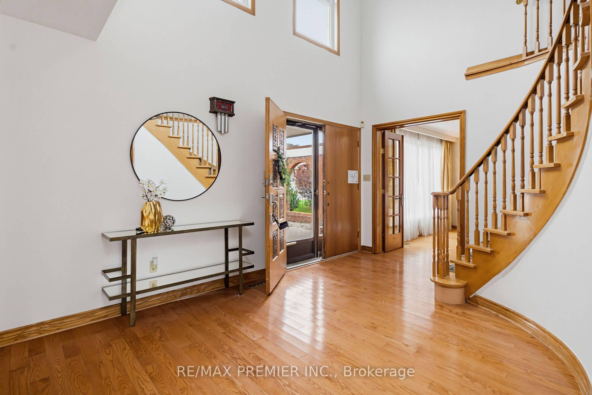 Photo 3 of 33 Houston Road, Vaughan, West Woodbridge — HOMEH
