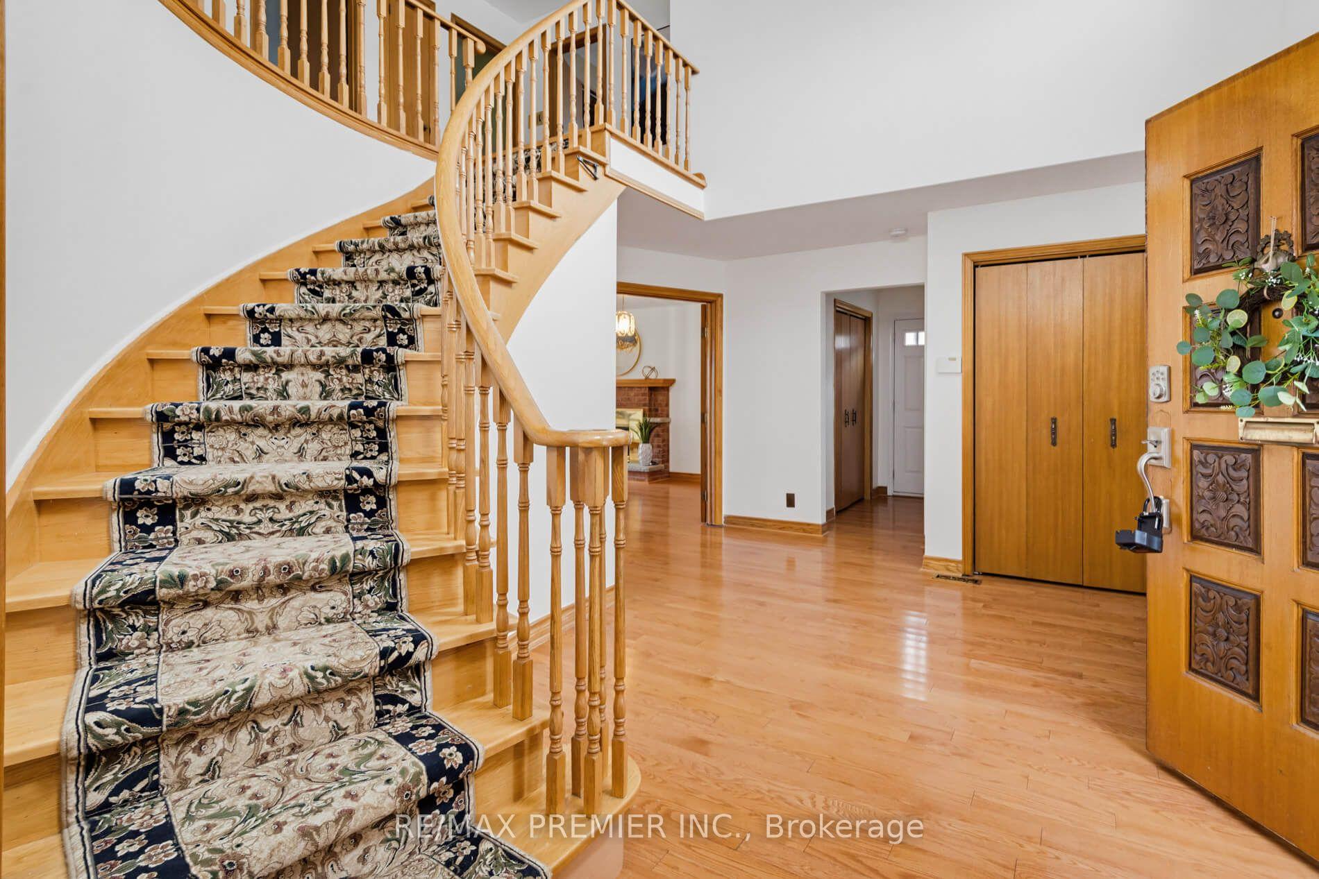 Photo 4 of 33 Houston Road, Vaughan, West Woodbridge — HOMEH