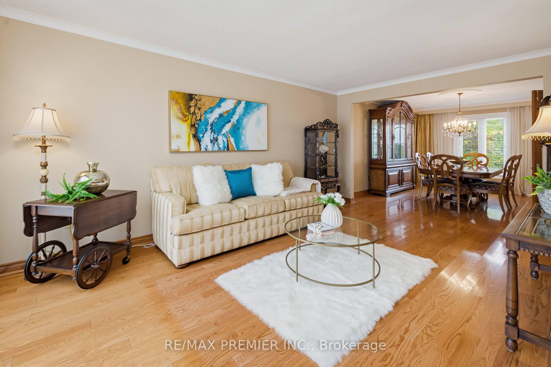 Photo 5 of 33 Houston Road, Vaughan, West Woodbridge — HOMEH