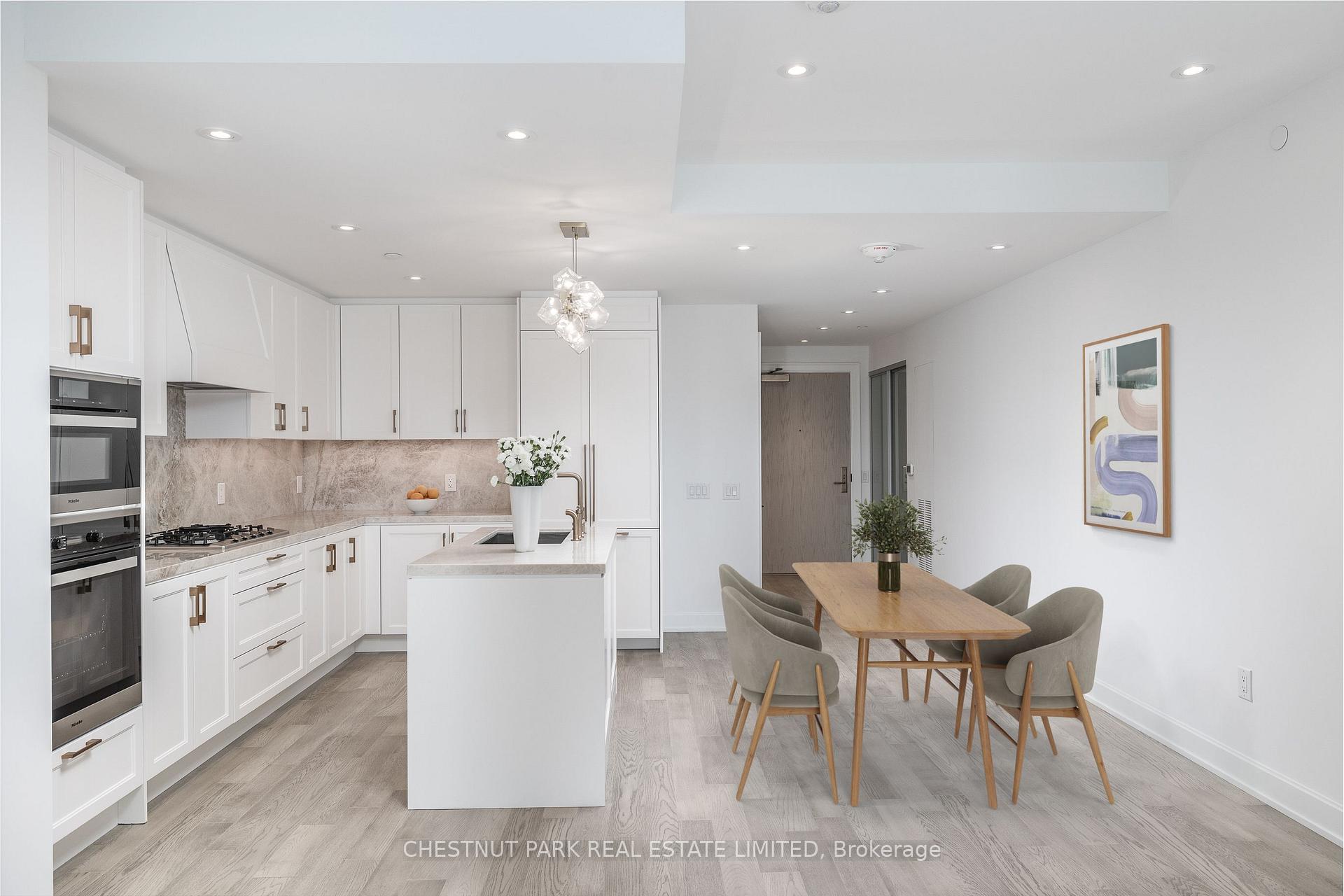 Photo 2 of Unit 513, 1 Strathgowan Avenue, Toronto, Lawrence Park South — HOMEH