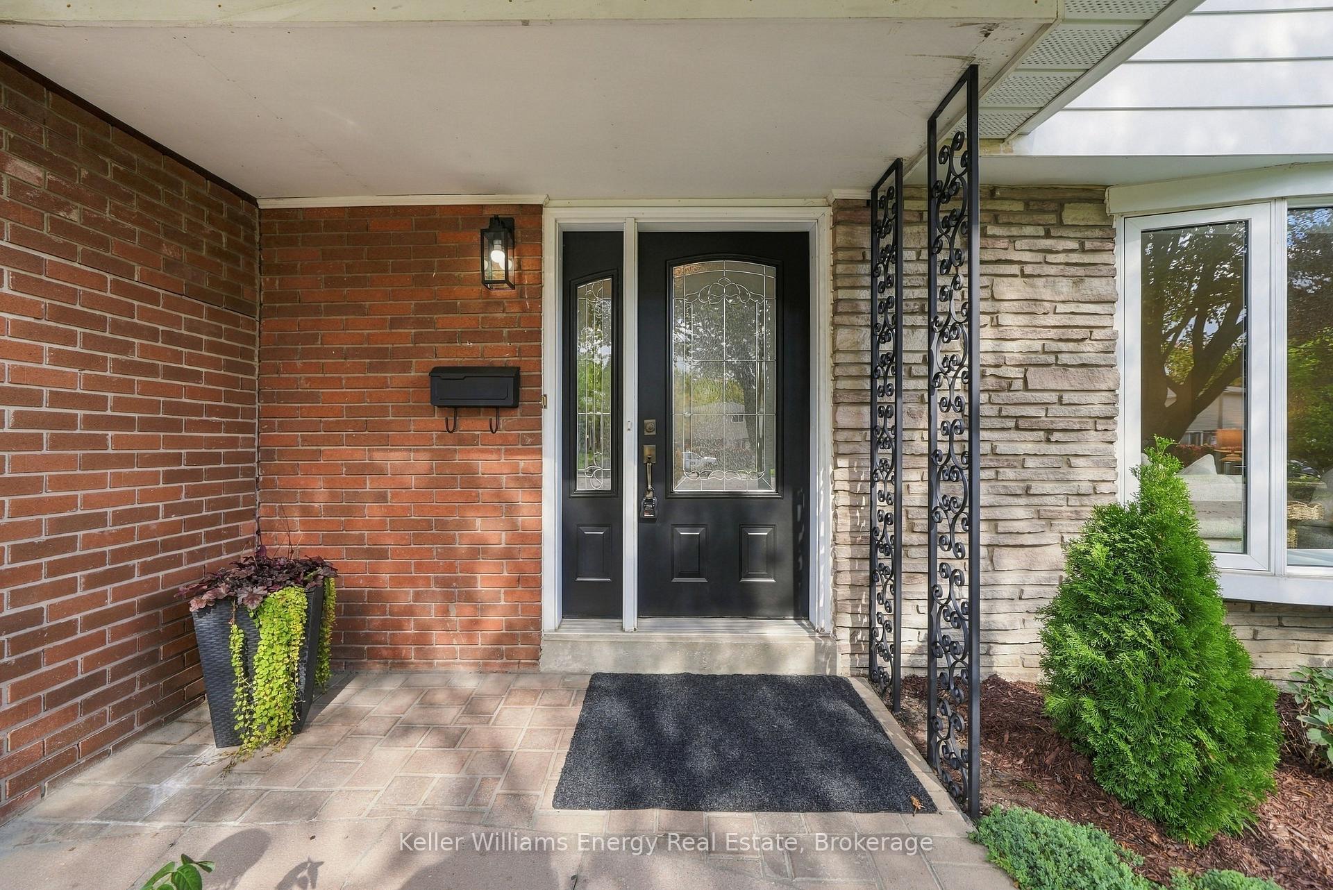 Photo 5 of 877 Capri Court, Oshawa, Donevan — HOMEH
