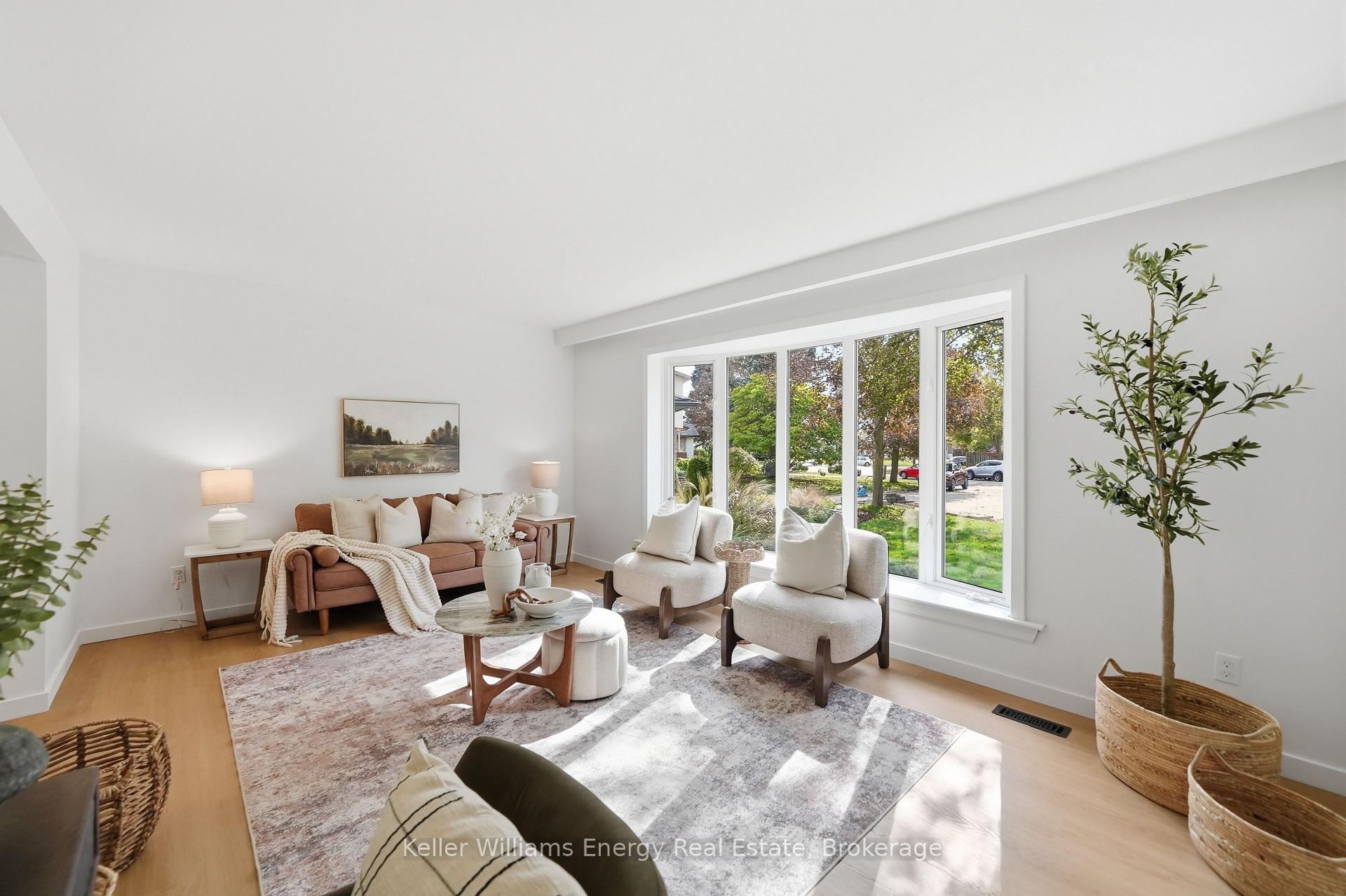 Photo 10 of 877 Capri Court, Oshawa, Donevan — HOMEH