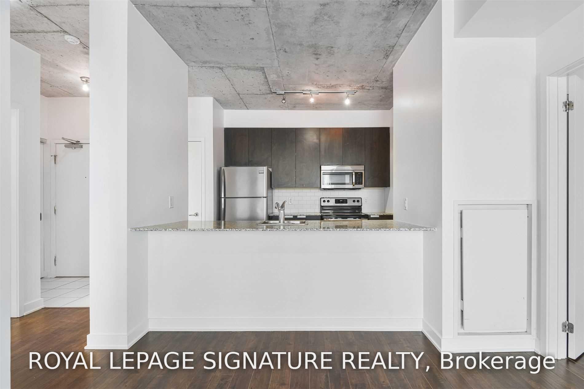 Photo of Unit 904, 400 Wellington Street W