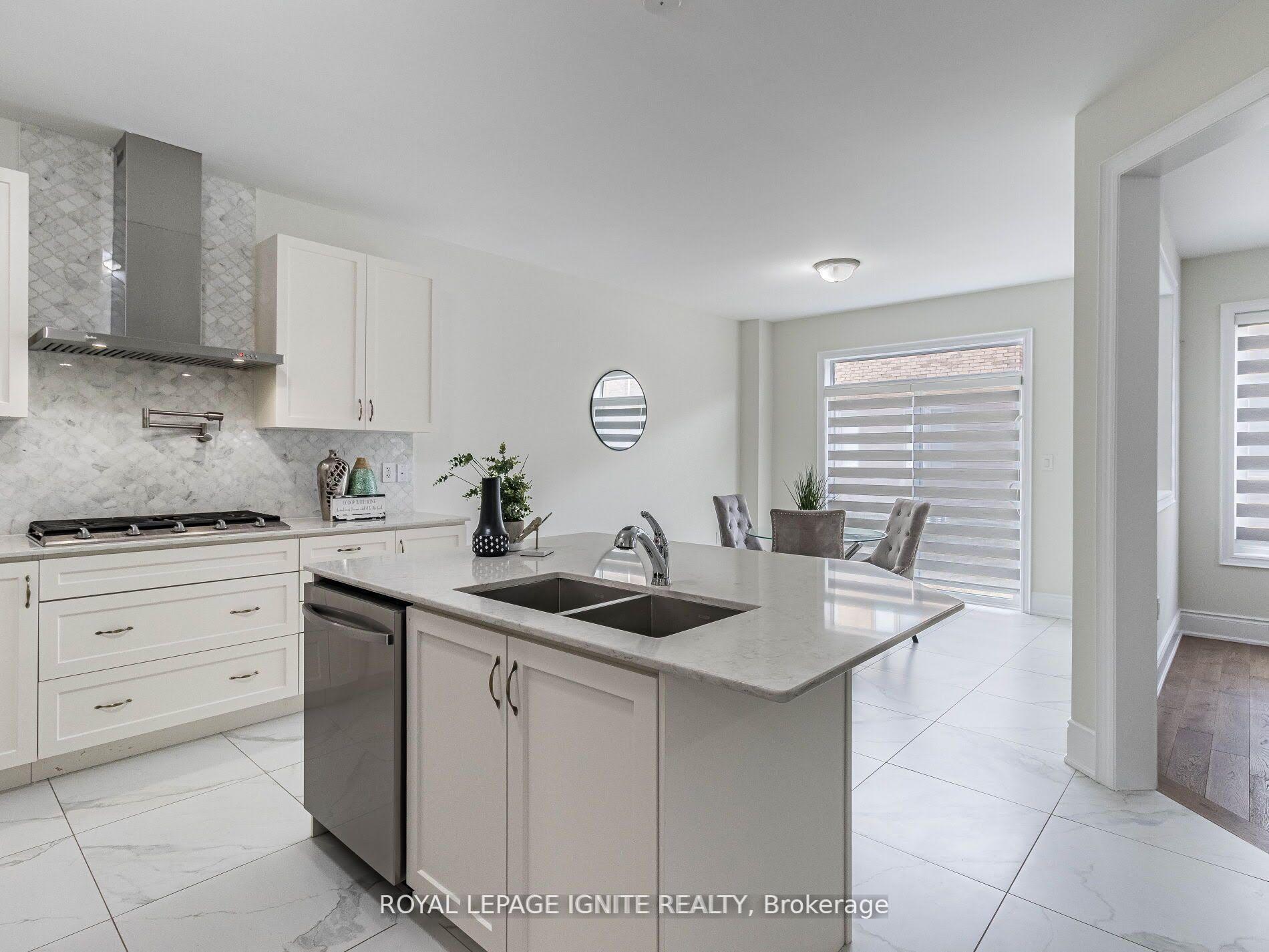 Photo 10 of 8 Kambalda Road, Brampton, Brampton North — HOMEH