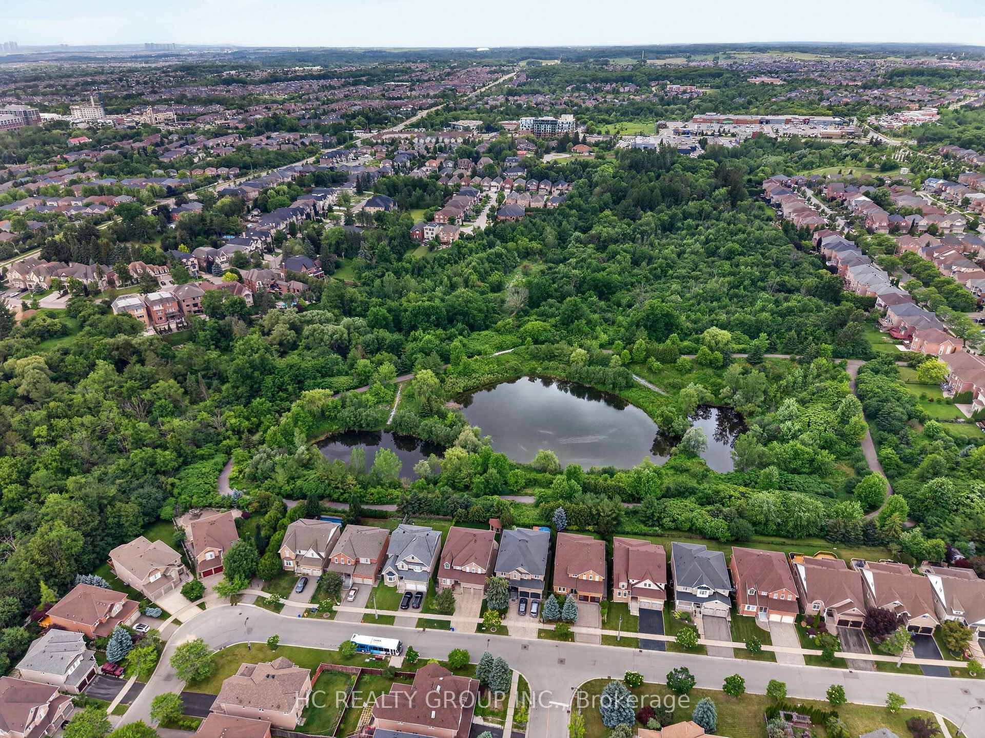 Photo 5 of 21 Wolf Trail Crescent, Richmond Hill, Jefferson — HOMEH