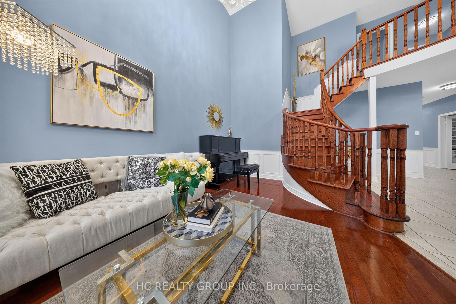 Photo 8 of 21 Wolf Trail Crescent, Richmond Hill, Jefferson — HOMEH