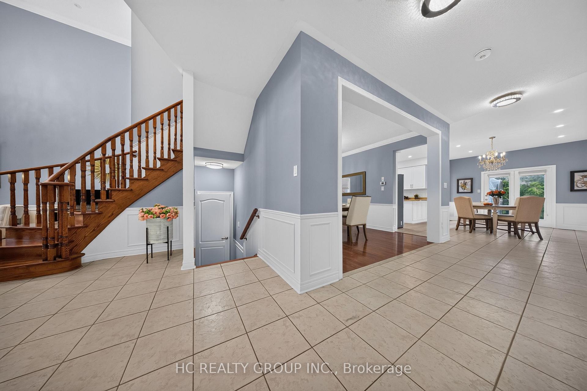 Photo 13 of 21 Wolf Trail Crescent, Richmond Hill, Jefferson — HOMEH
