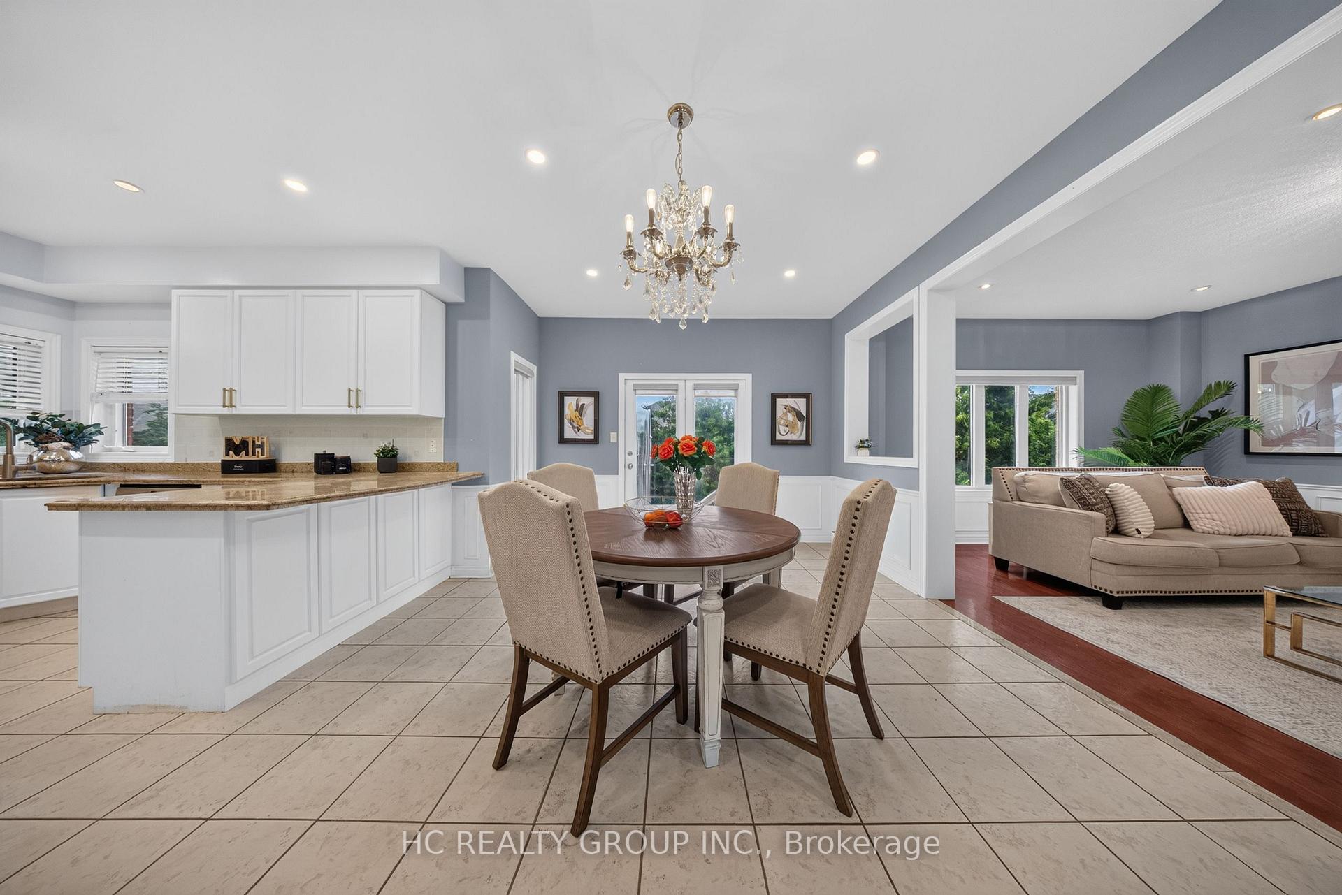 Photo 20 of 21 Wolf Trail Crescent, Richmond Hill, Jefferson — HOMEH
