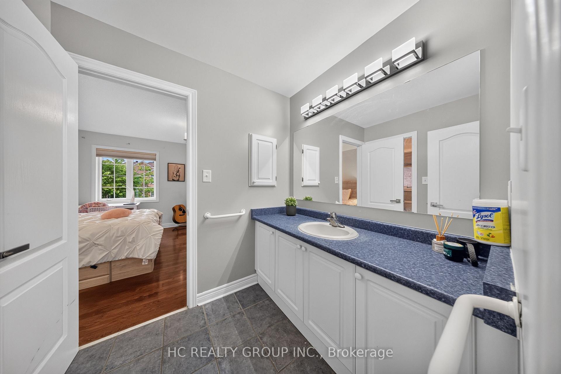 Photo 35 of 21 Wolf Trail Crescent, Richmond Hill, Jefferson — HOMEH