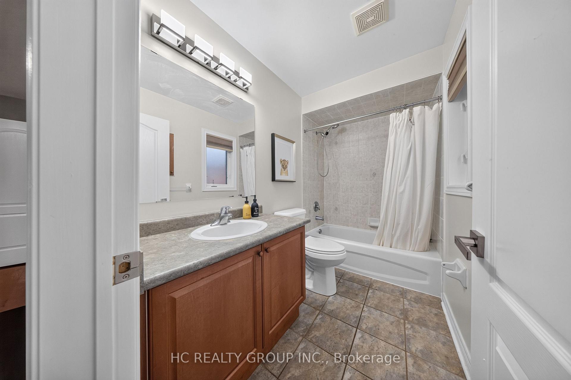 Photo 36 of 21 Wolf Trail Crescent, Richmond Hill, Jefferson — HOMEH