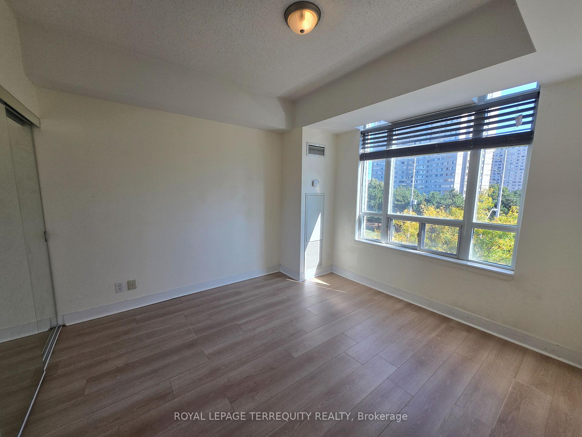Photo 12 of Unit 403, 70 Absolute Avenue, Mississauga, City Centre — HOMEH
