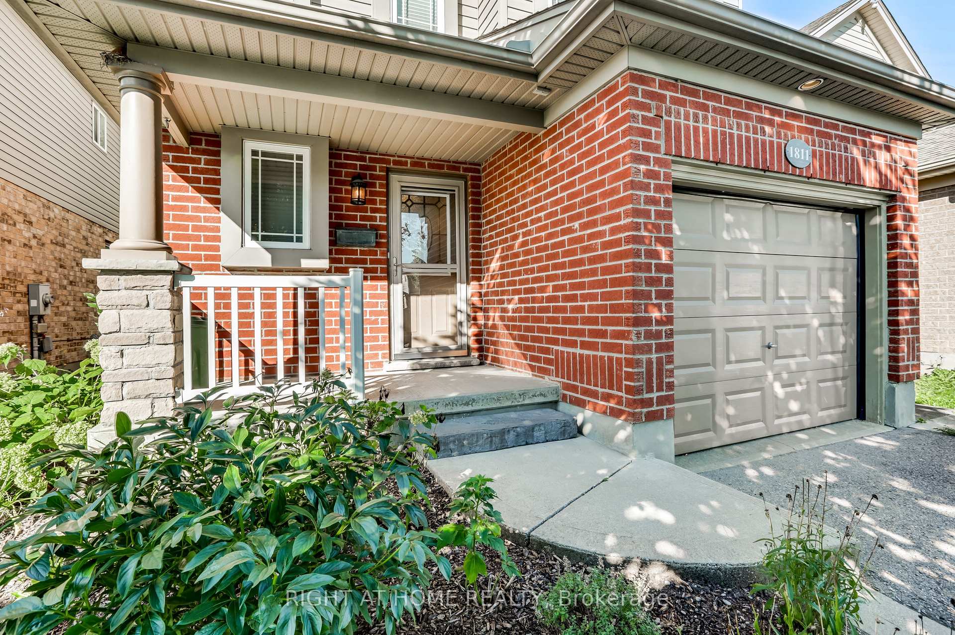Photo 2 of 1811 Rollingacres Drive, London, North C — HOMEH