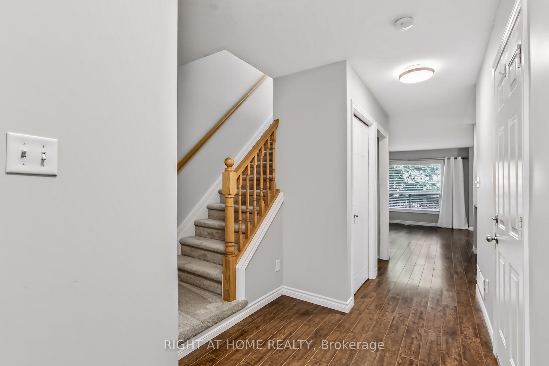 Photo 3 of 1811 Rollingacres Drive, London, North C — HOMEH