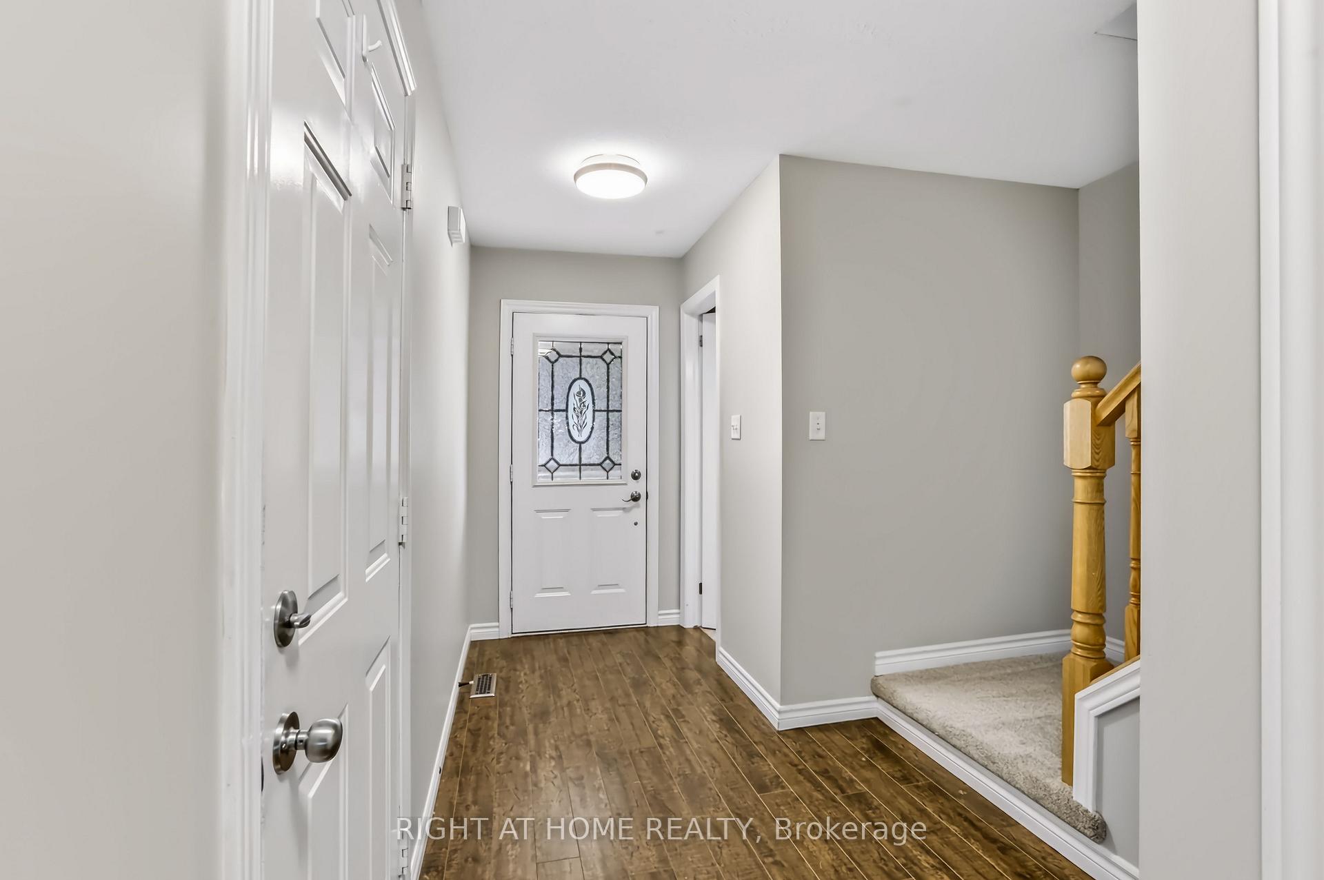 Photo 4 of 1811 Rollingacres Drive, London, North C — HOMEH
