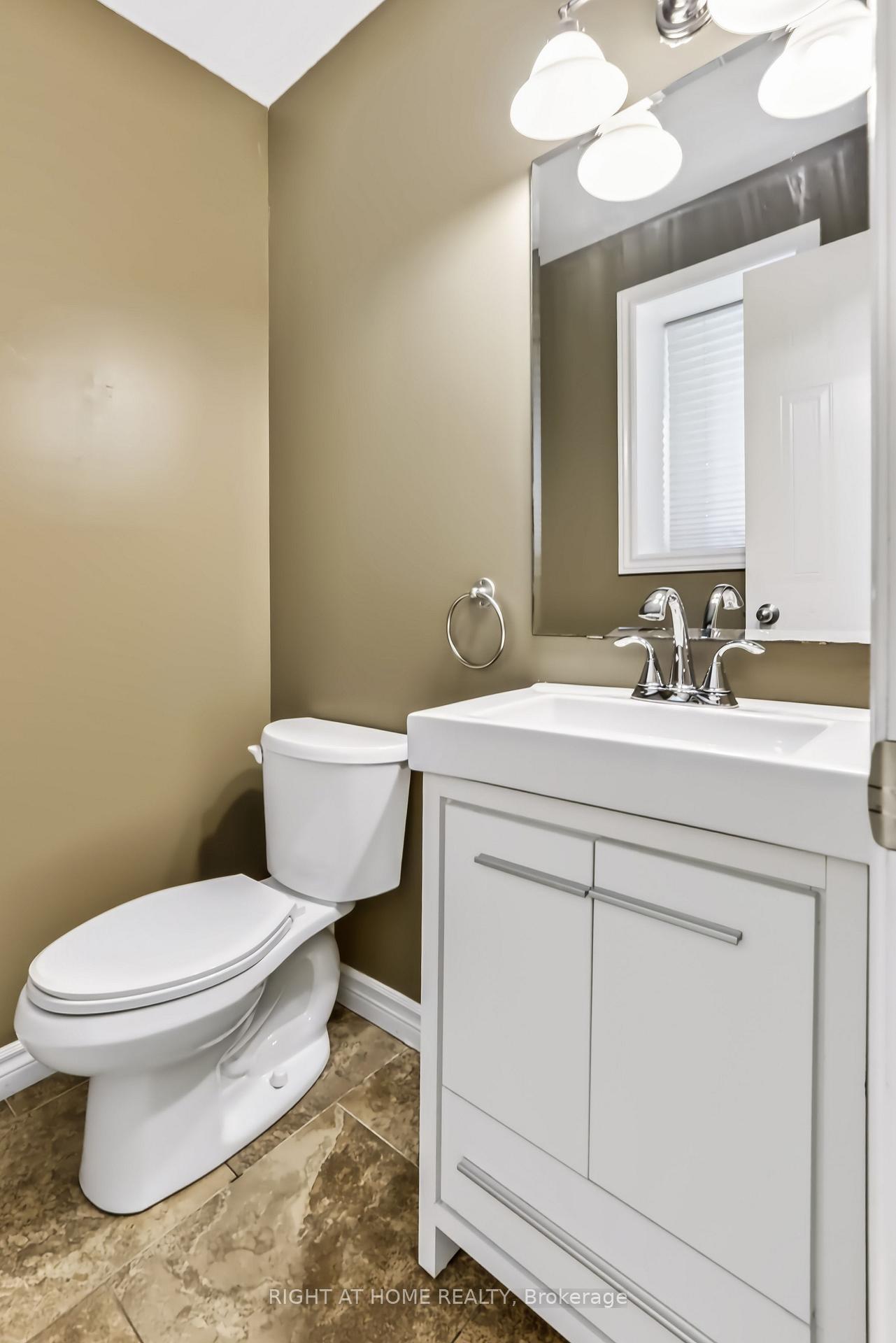 Photo 5 of 1811 Rollingacres Drive, London, North C — HOMEH