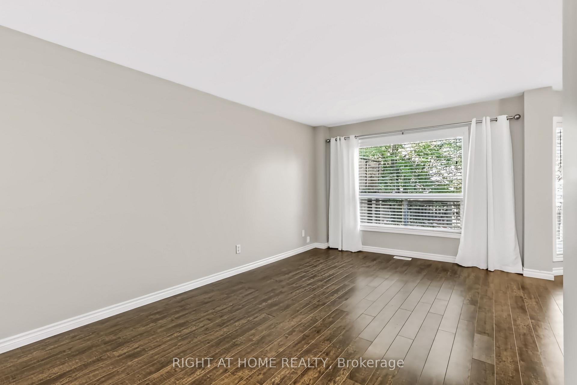 Photo 7 of 1811 Rollingacres Drive, London, North C — HOMEH