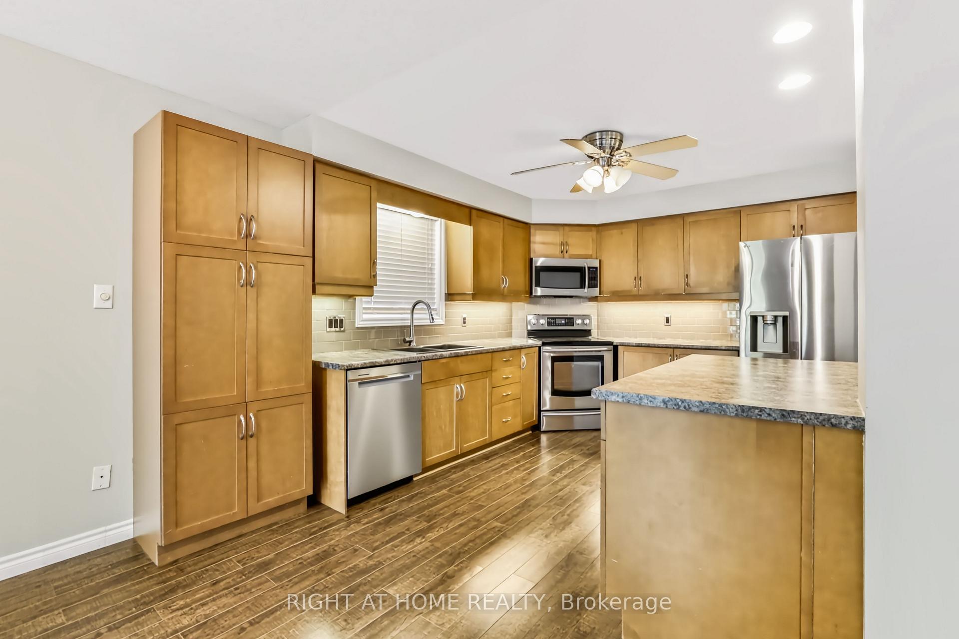 Photo 10 of 1811 Rollingacres Drive, London, North C — HOMEH