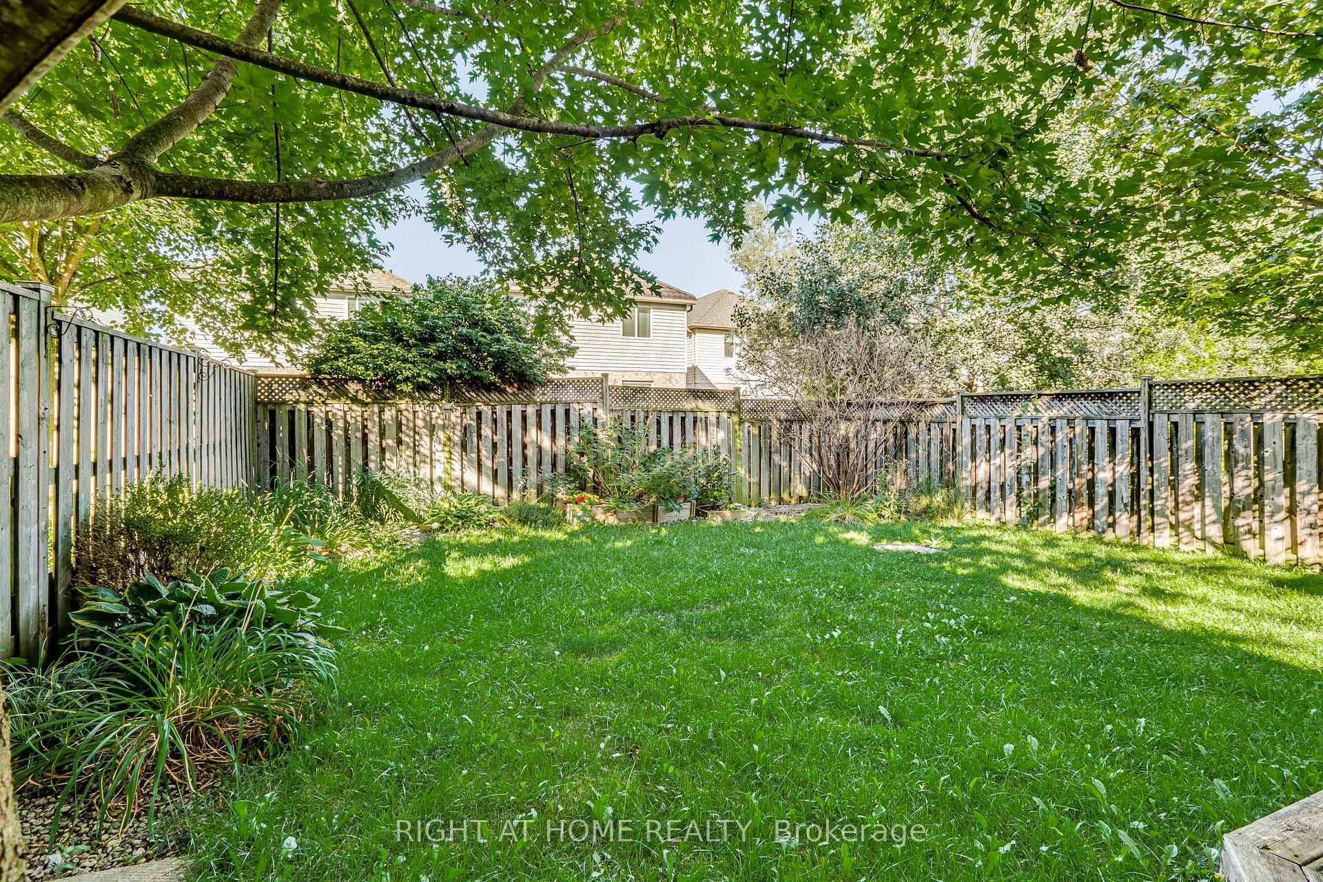 Photo 33 of 1811 Rollingacres Drive, London, North C — HOMEH