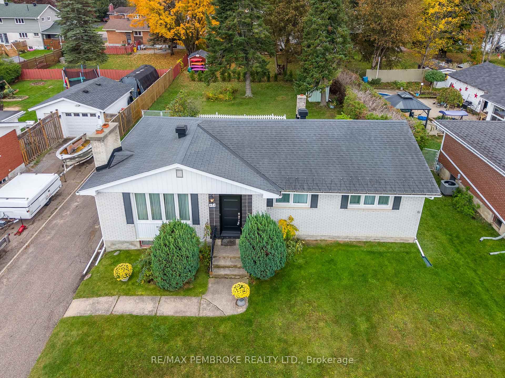 Photo 3 of 504 Wallace Street, Pembroke, Pembroke — HOMEH