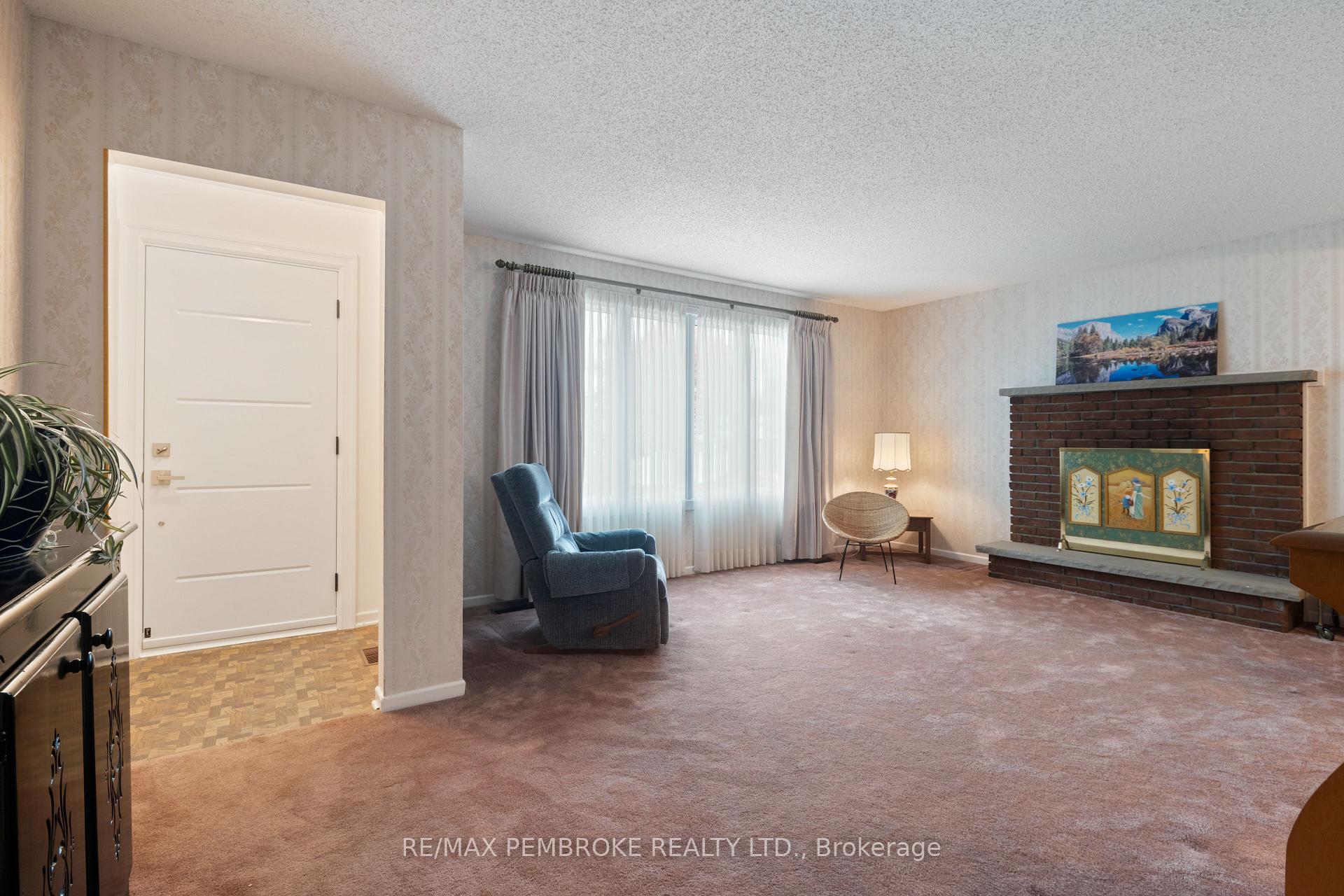 Photo 4 of 504 Wallace Street, Pembroke, Pembroke — HOMEH