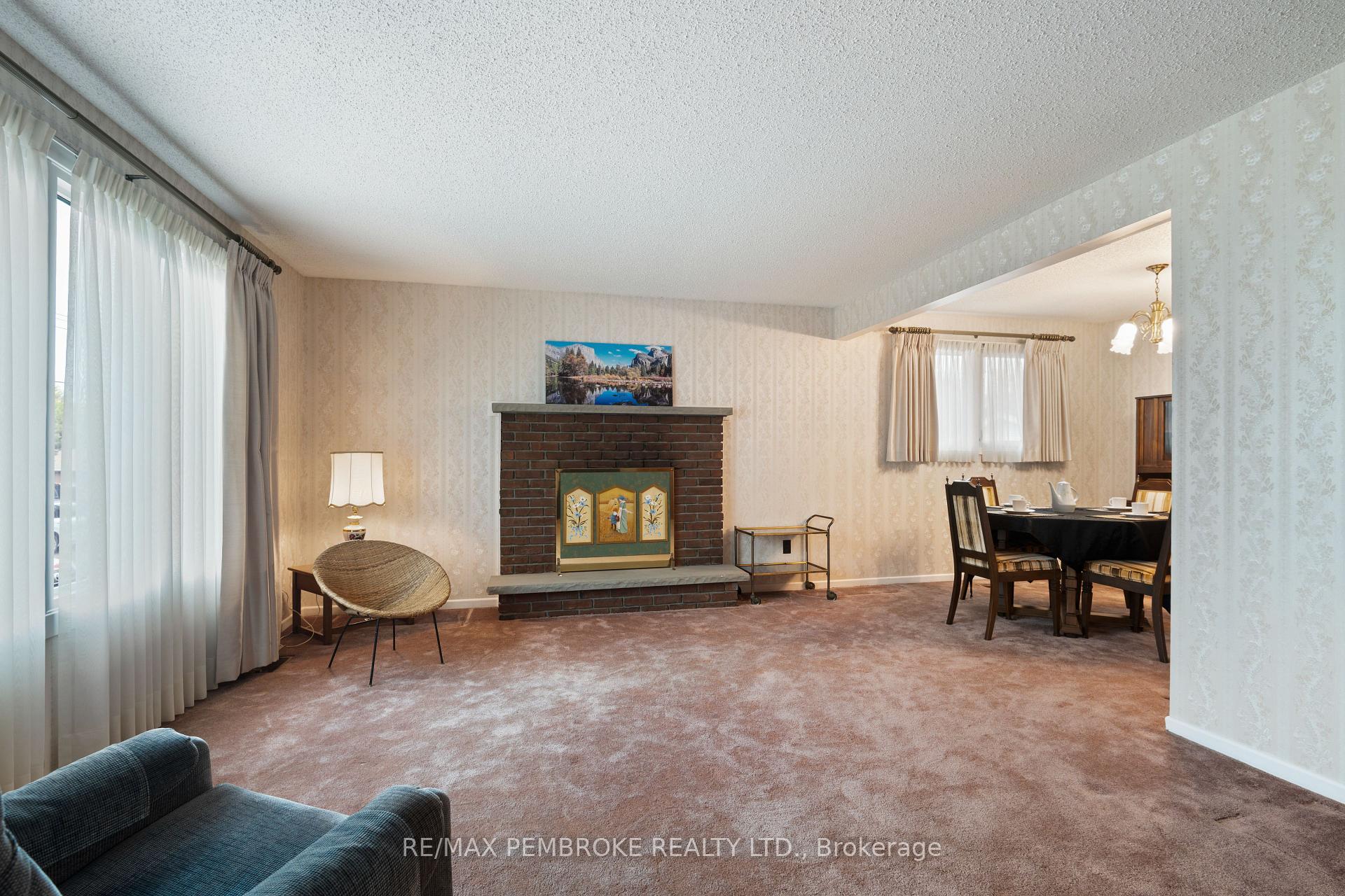 Photo 5 of 504 Wallace Street, Pembroke, Pembroke — HOMEH