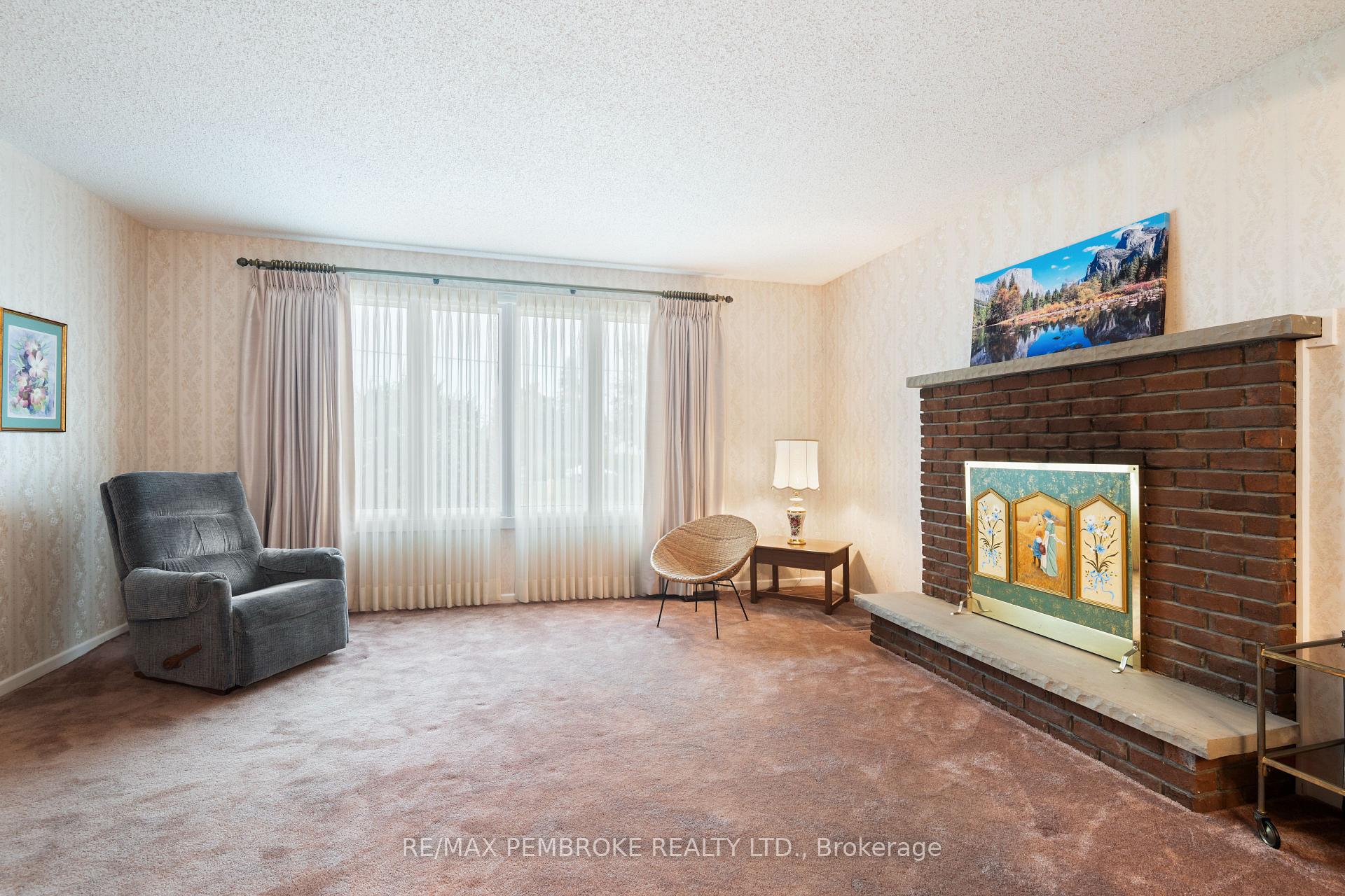 Photo 7 of 504 Wallace Street, Pembroke, Pembroke — HOMEH