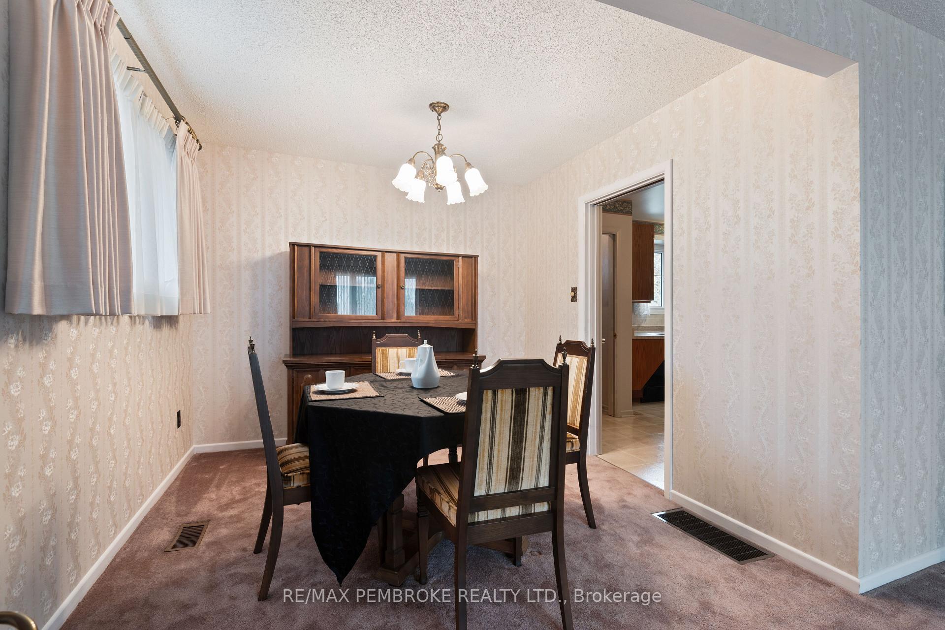 Photo 8 of 504 Wallace Street, Pembroke, Pembroke — HOMEH