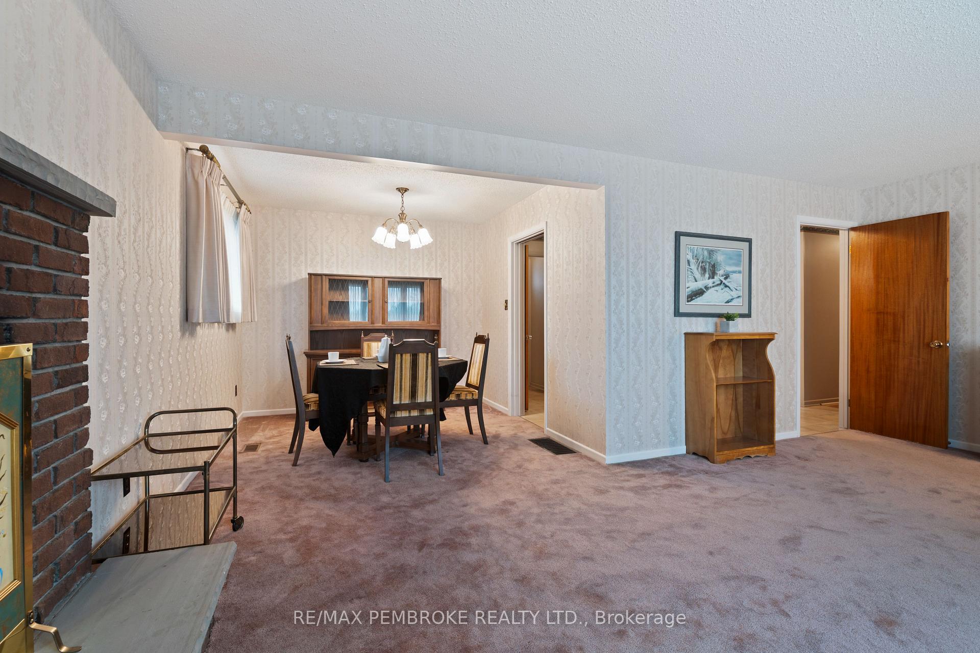 Photo 9 of 504 Wallace Street, Pembroke, Pembroke — HOMEH
