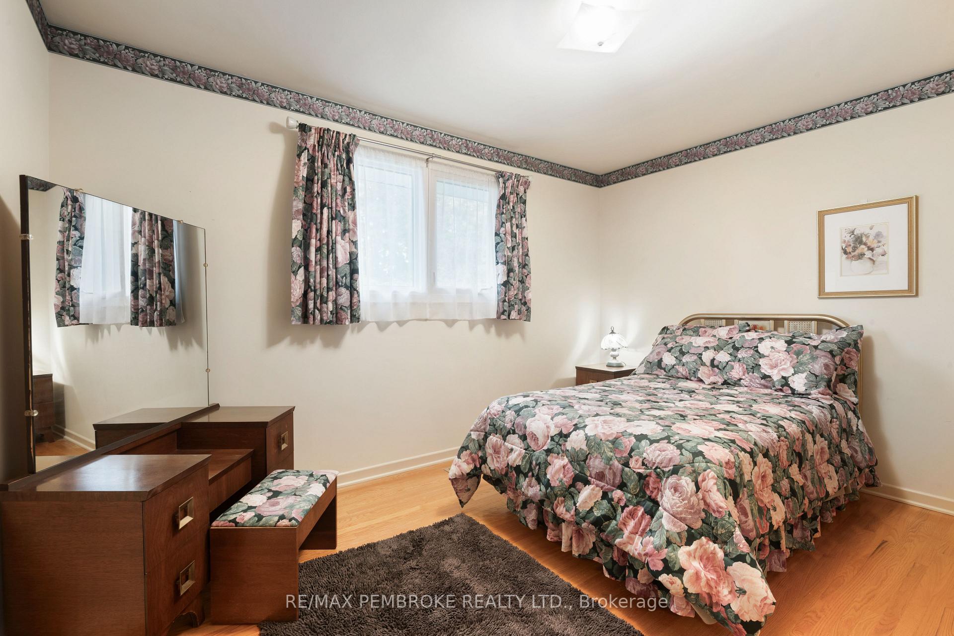 Photo 18 of 504 Wallace Street, Pembroke, Pembroke — HOMEH