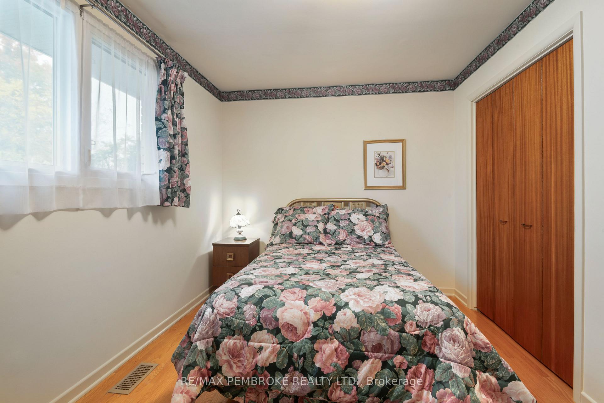 Photo 19 of 504 Wallace Street, Pembroke, Pembroke — HOMEH