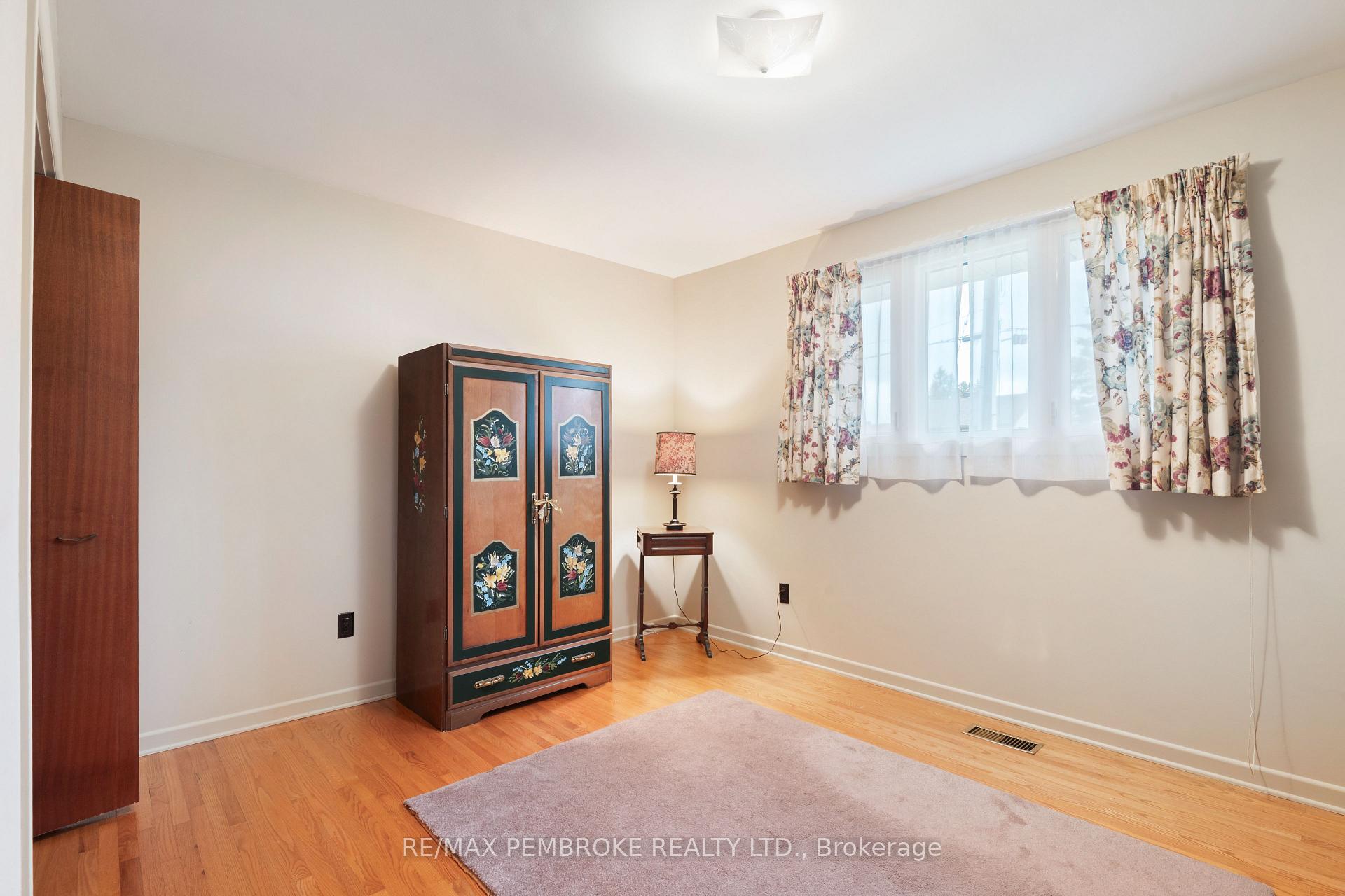 Photo 20 of 504 Wallace Street, Pembroke, Pembroke — HOMEH