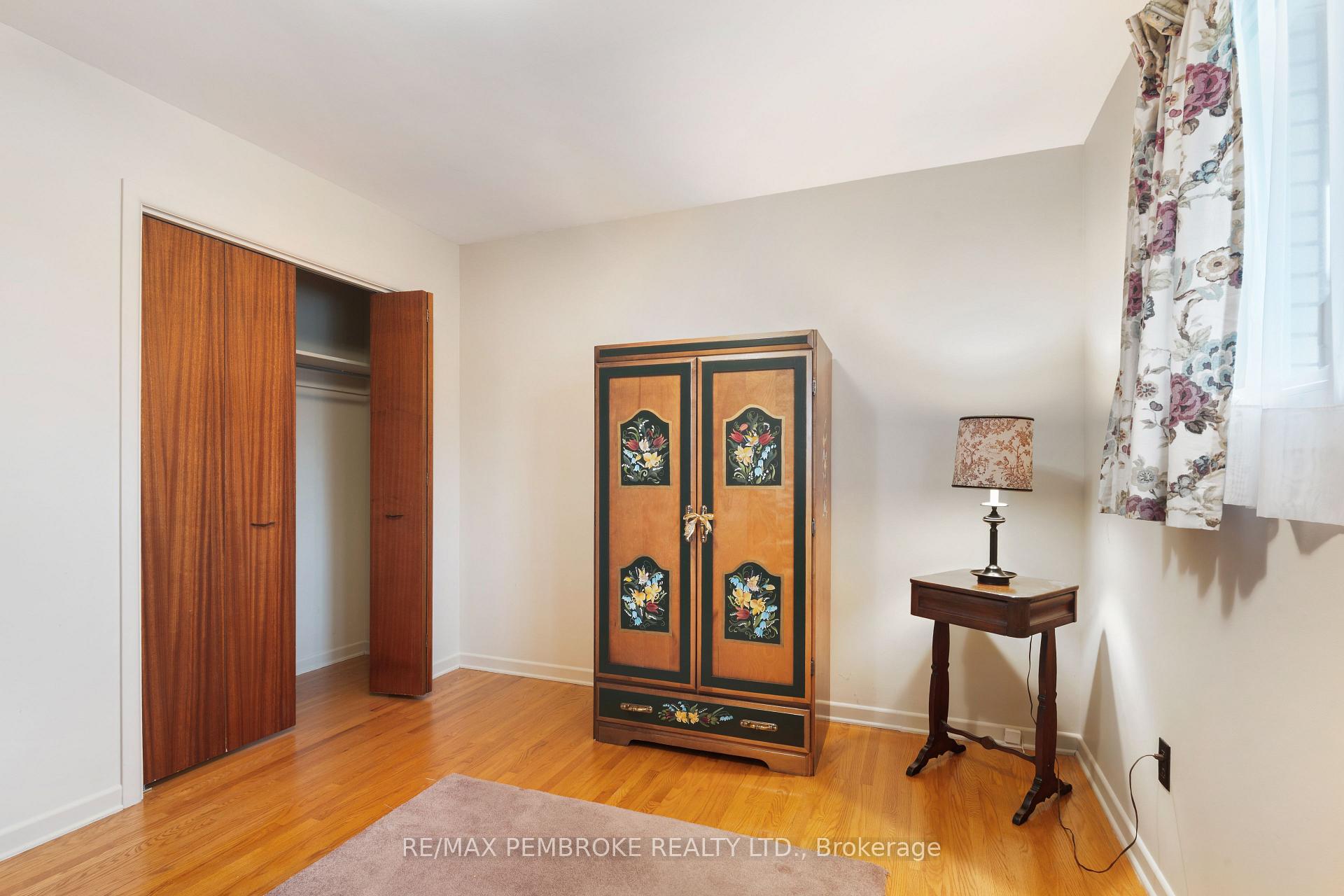 Photo 21 of 504 Wallace Street, Pembroke, Pembroke — HOMEH