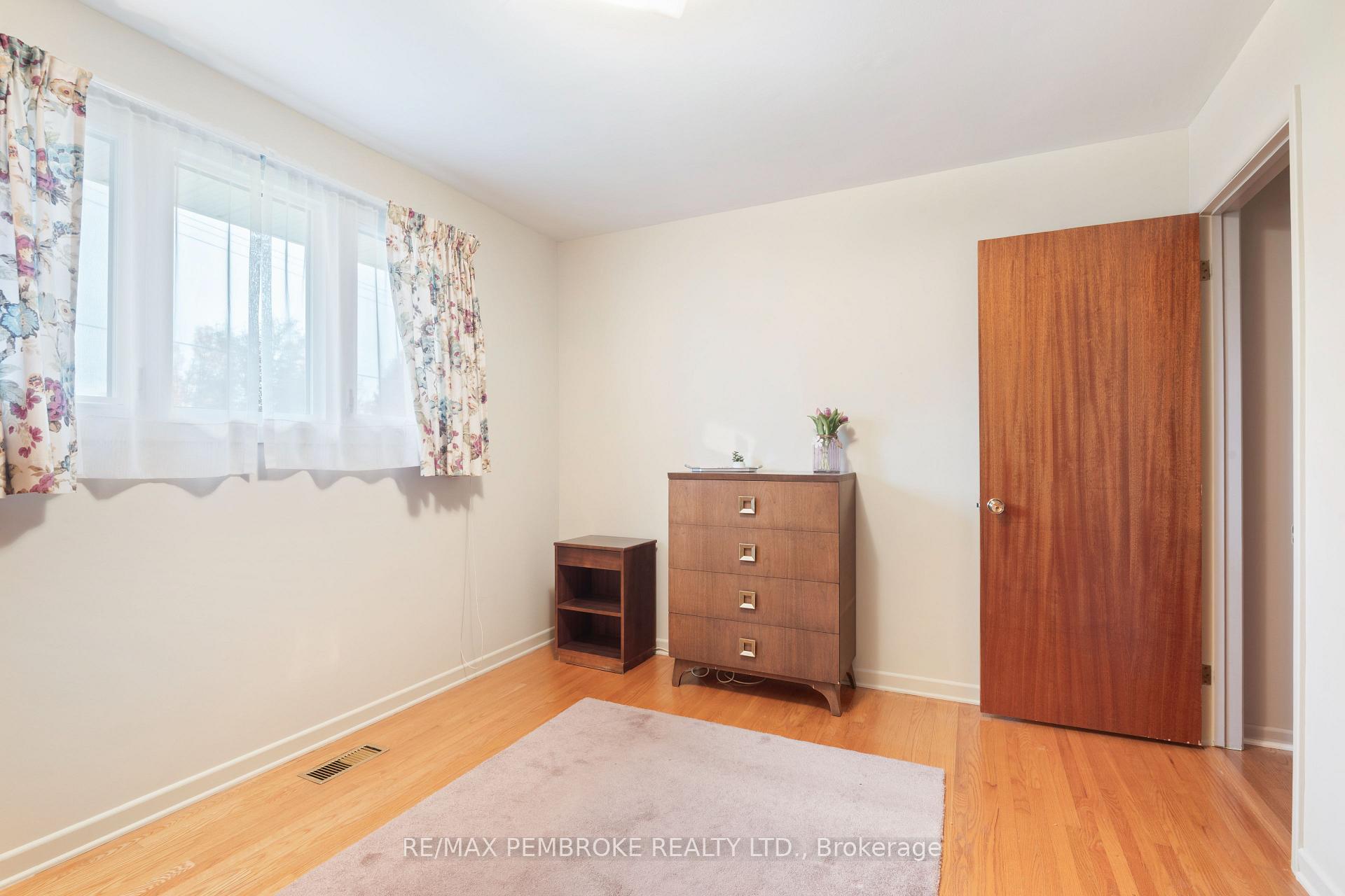 Photo 22 of 504 Wallace Street, Pembroke, Pembroke — HOMEH
