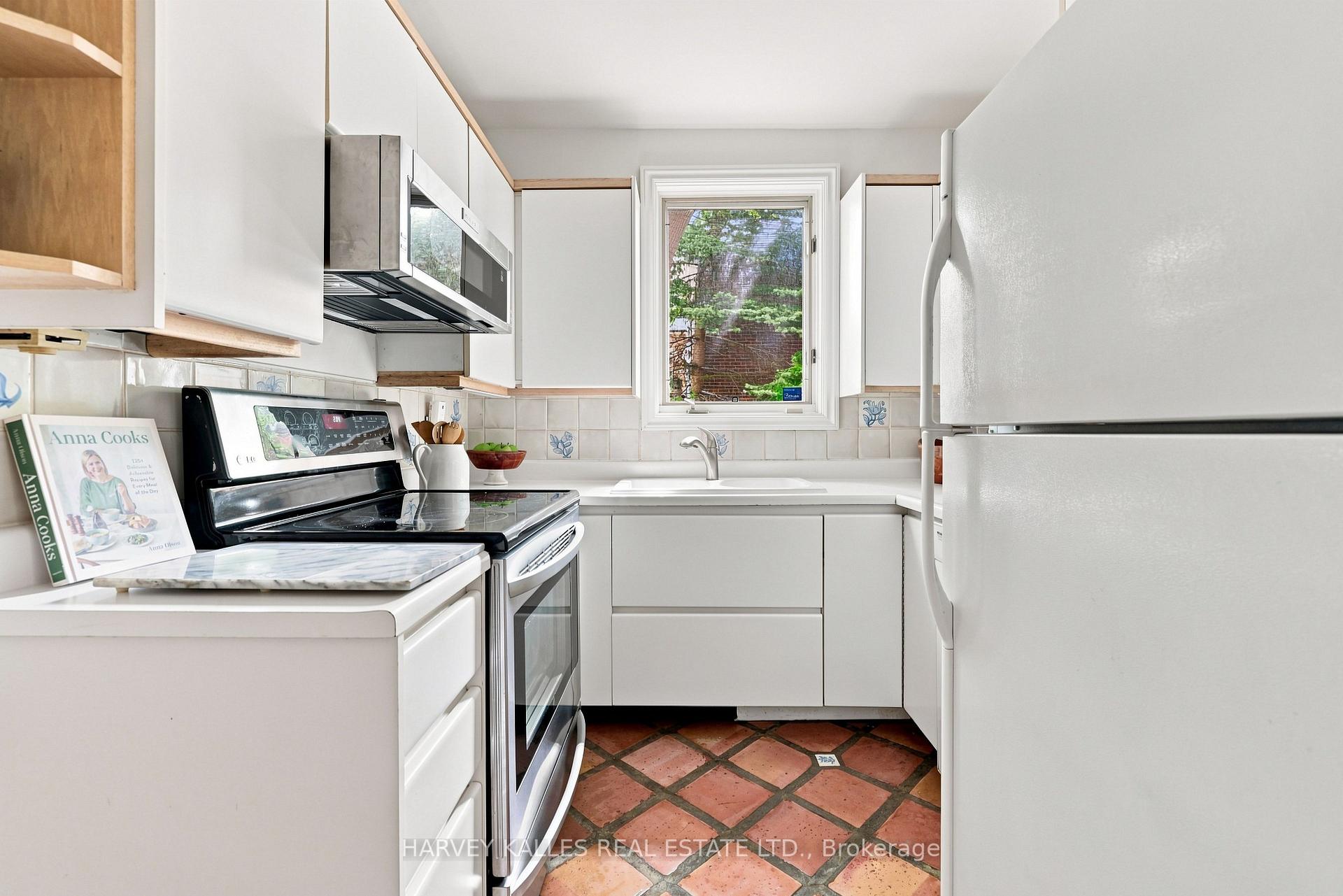 Photo 17 of 231 Glengrove Avenue W, Toronto, Lawrence Park South — HOMEH