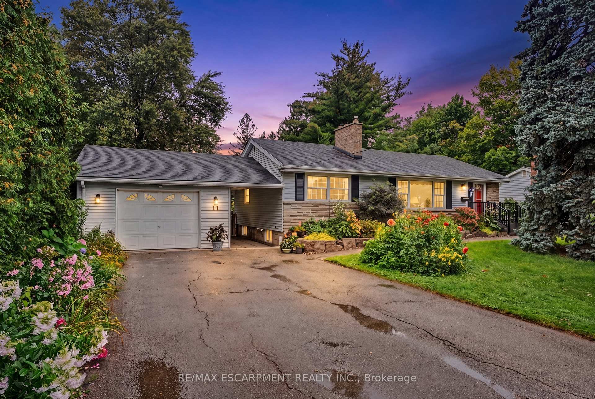 Photo 1 of 11 Miller Drive, Hamilton, Ancaster — HOMEH