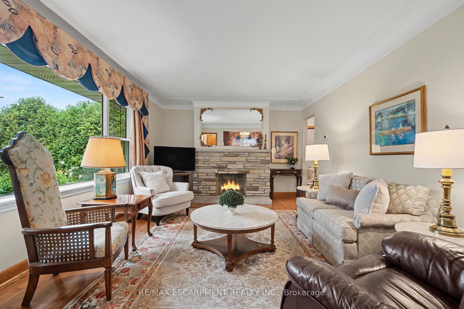 Photo 6 of 11 Miller Drive, Hamilton, Ancaster — HOMEH