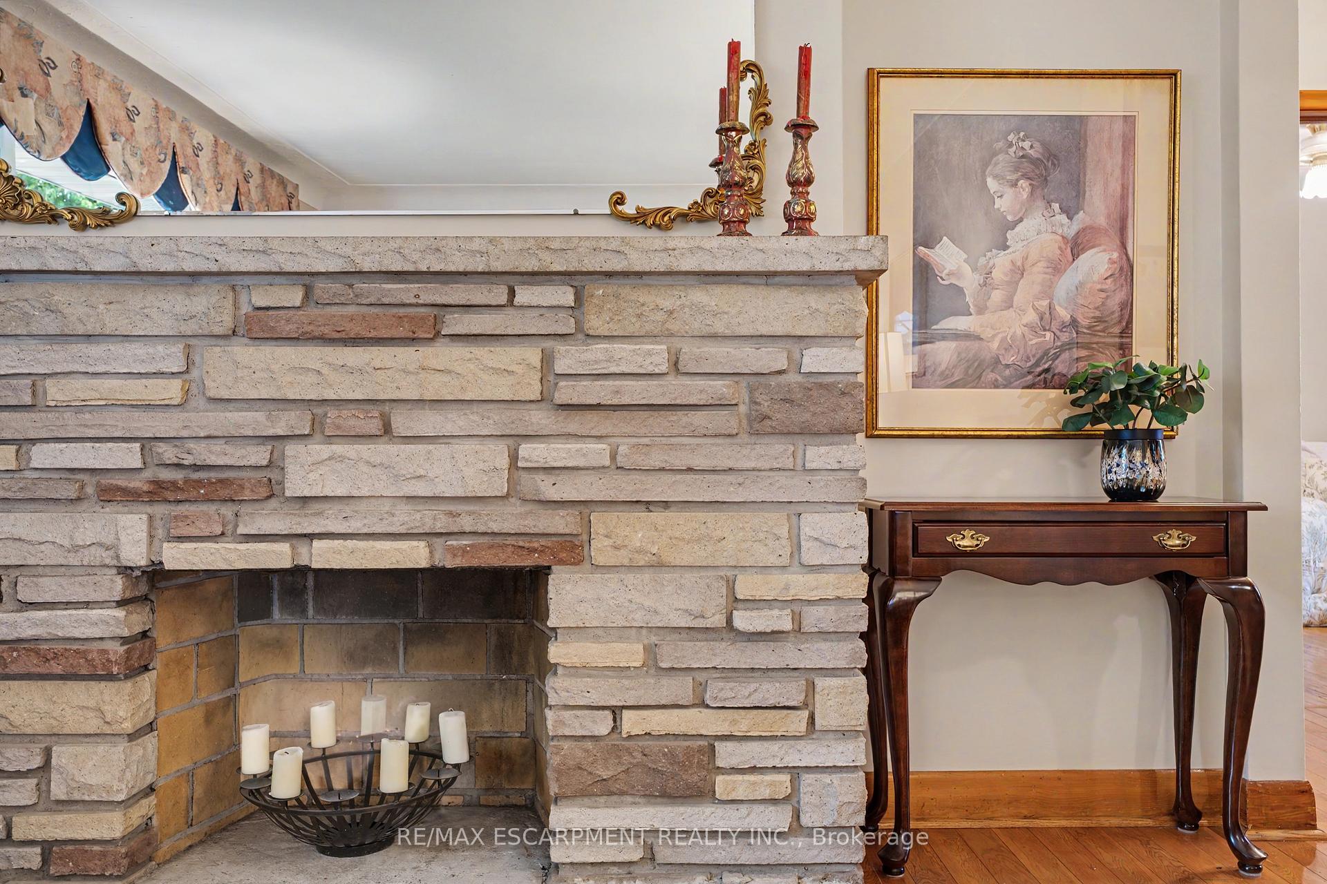 Photo 7 of 11 Miller Drive, Hamilton, Ancaster — HOMEH