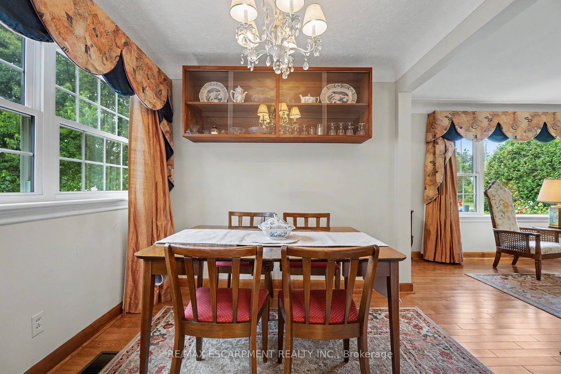 Photo 9 of 11 Miller Drive, Hamilton, Ancaster — HOMEH