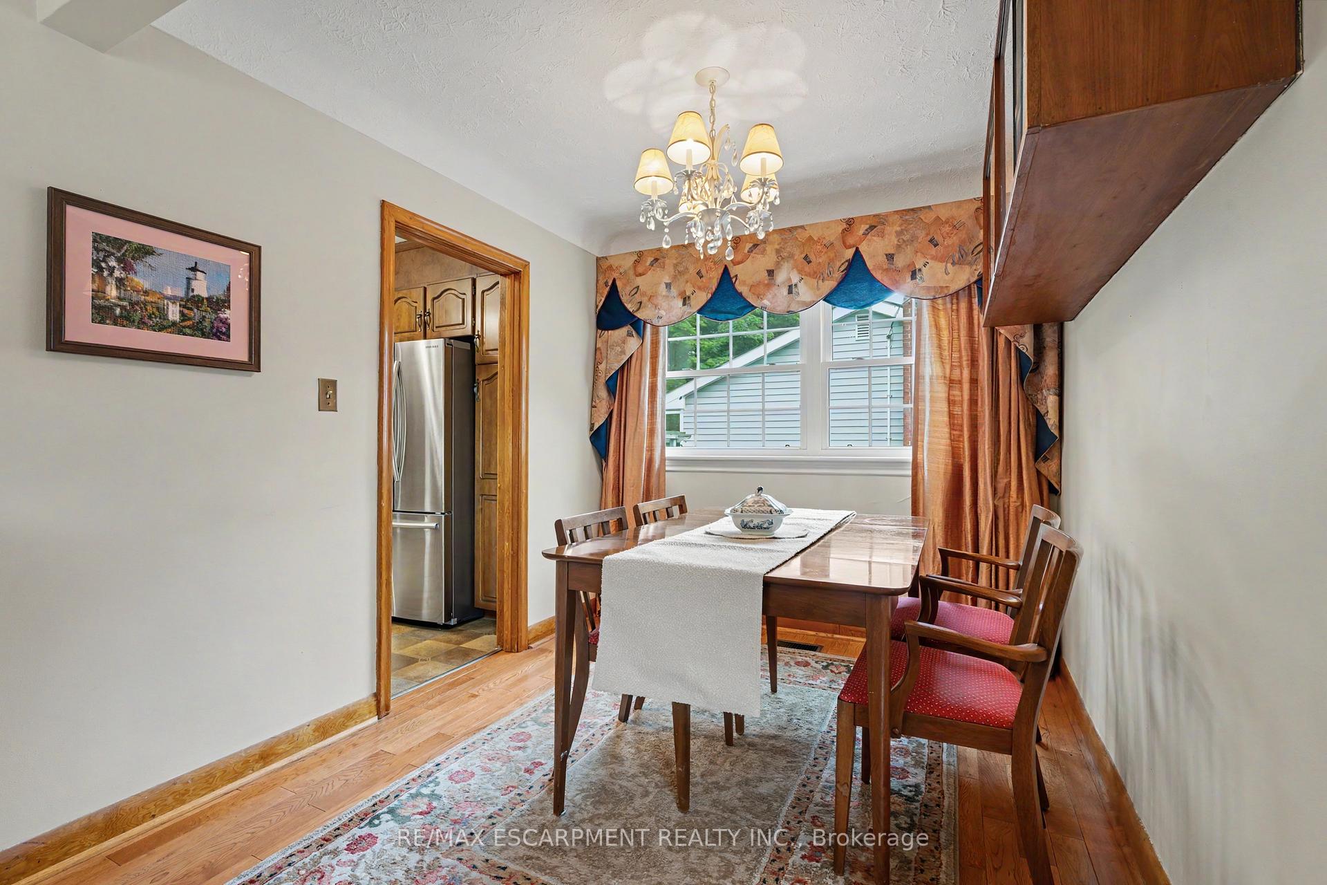 Photo 10 of 11 Miller Drive, Hamilton, Ancaster — HOMEH