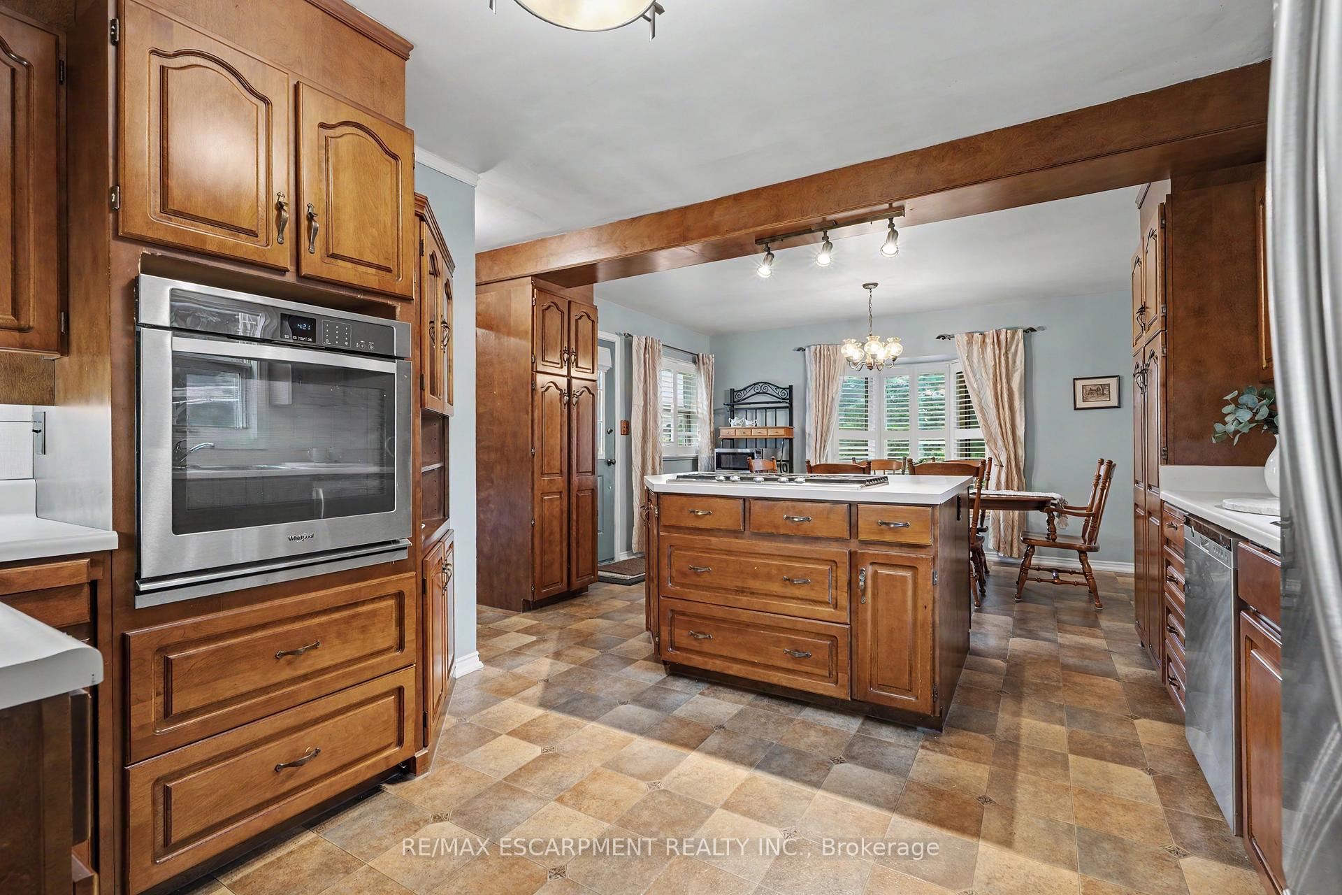 Photo 11 of 11 Miller Drive, Hamilton, Ancaster — HOMEH