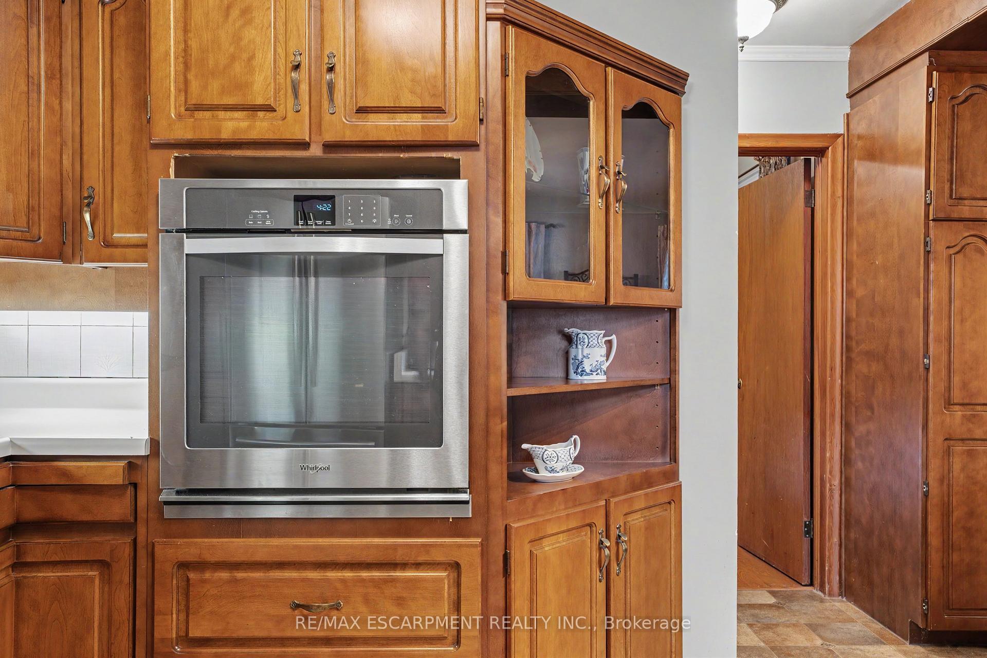Photo 12 of 11 Miller Drive, Hamilton, Ancaster — HOMEH