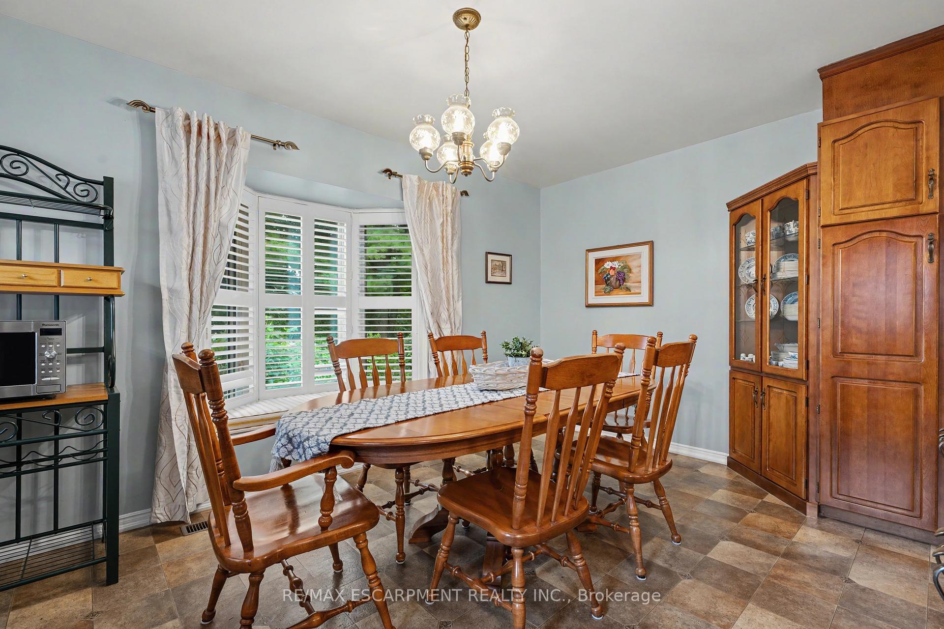 Photo 15 of 11 Miller Drive, Hamilton, Ancaster — HOMEH